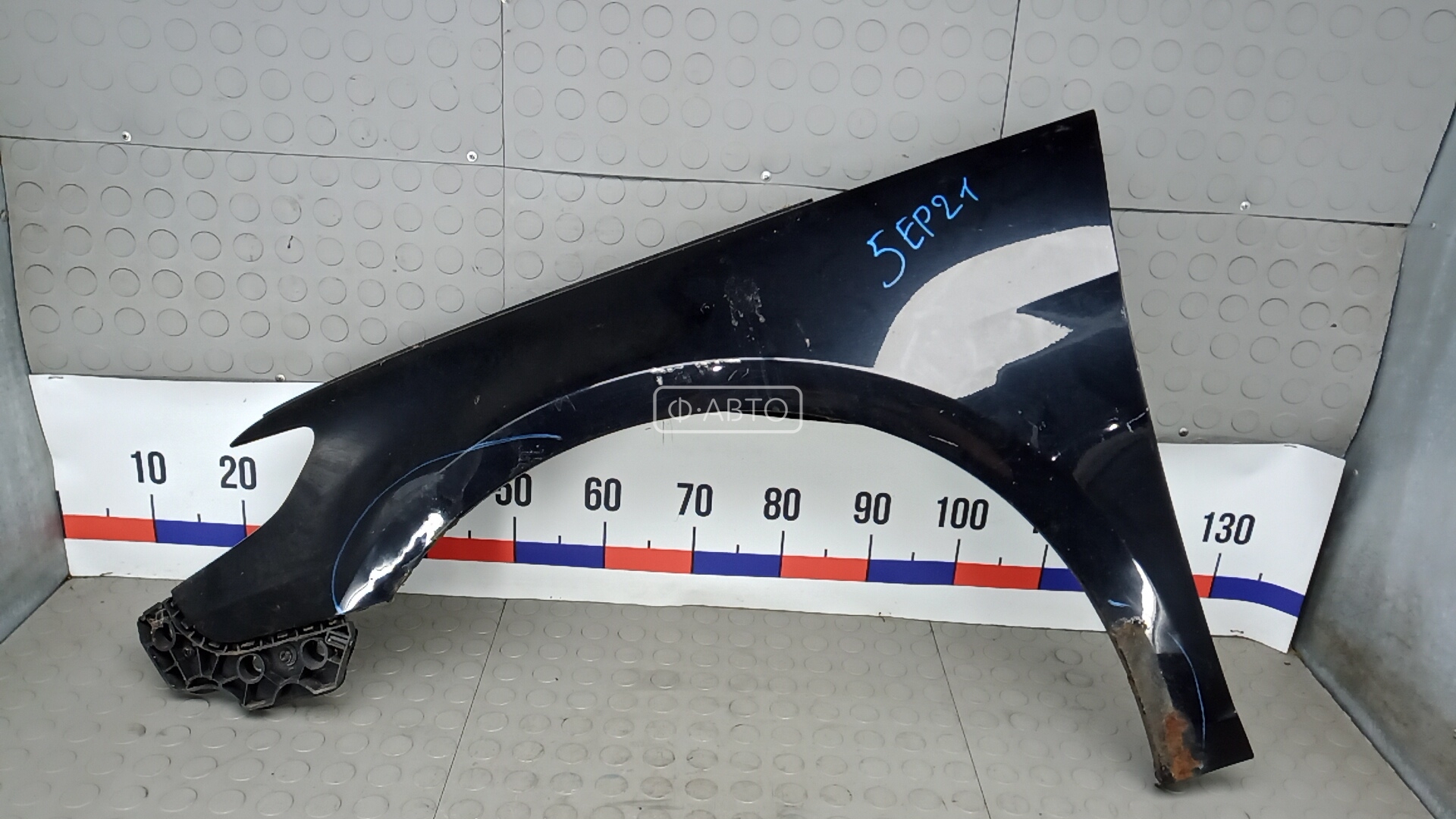 Крыло переднее левое