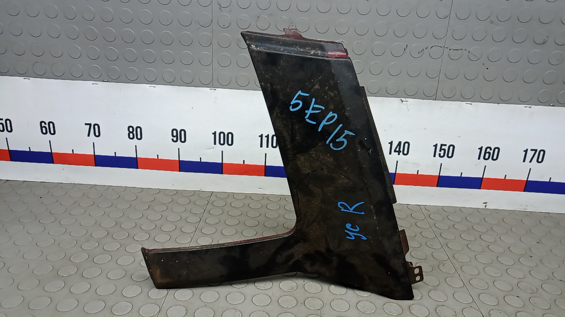 Ус под фару (ресничка) правый VOLKSWAGEN CRAFTER 1