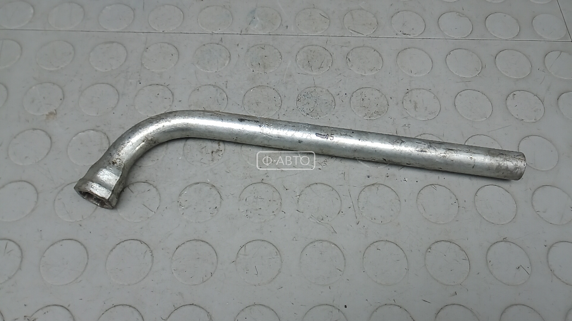 Ключ колесный