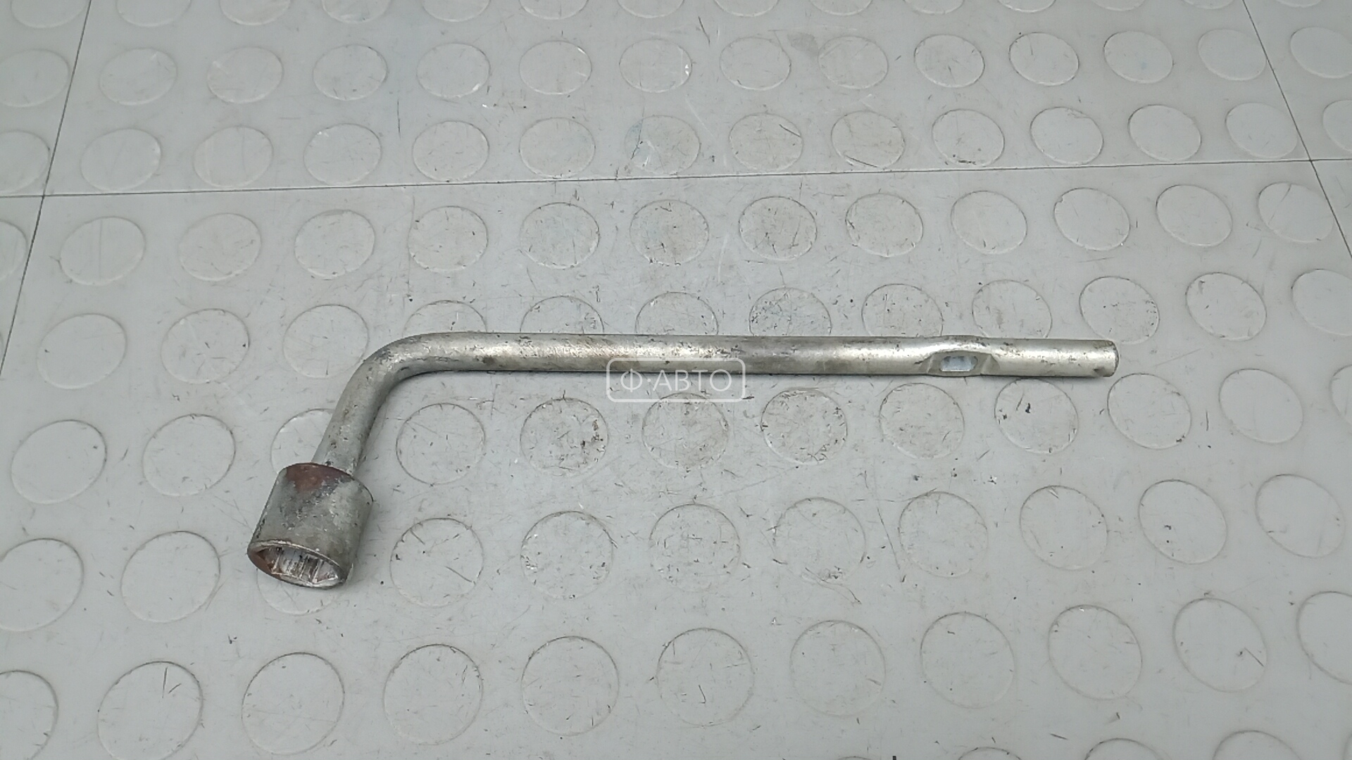 Ключ колесный