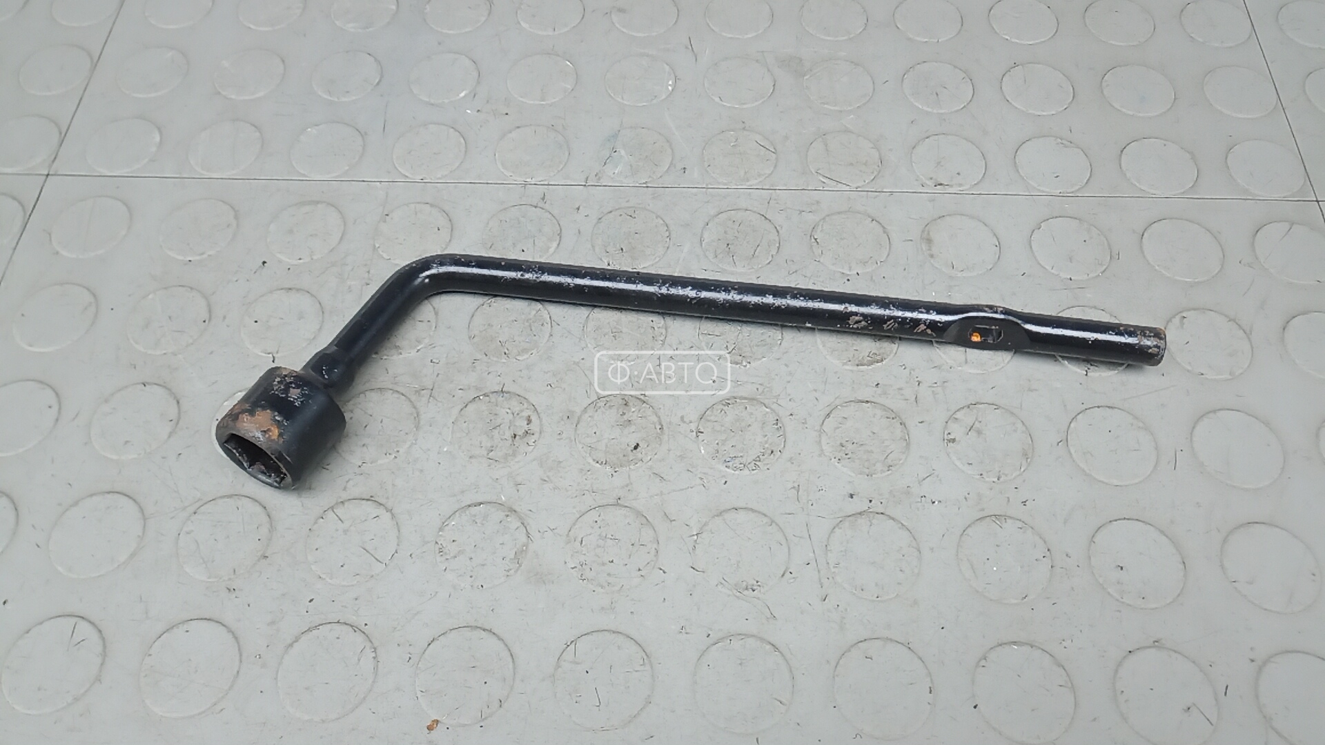 Ключ колесный