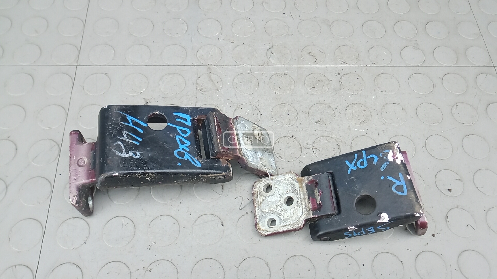 Петля двери распашной правой