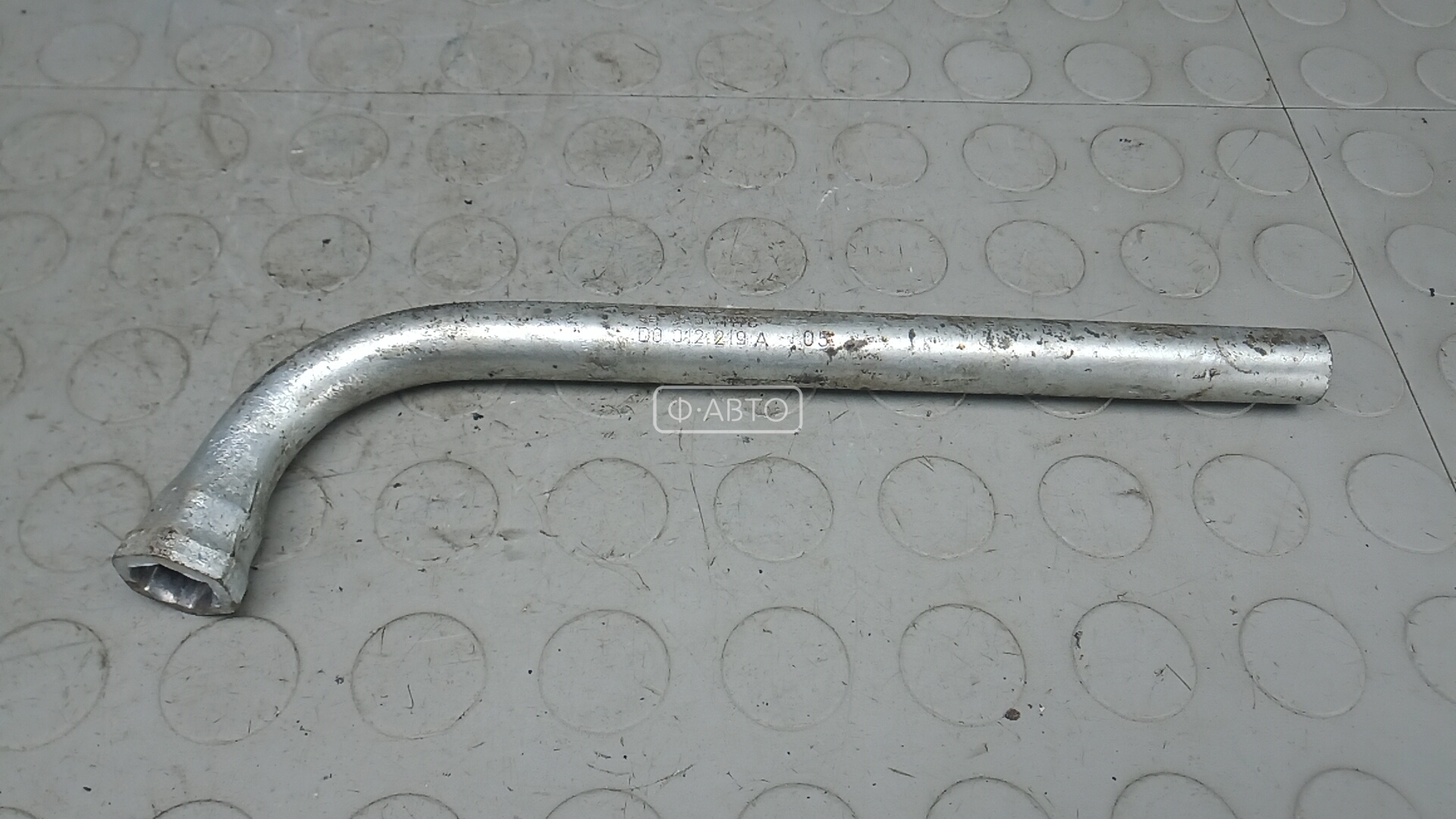 Ключ колесный