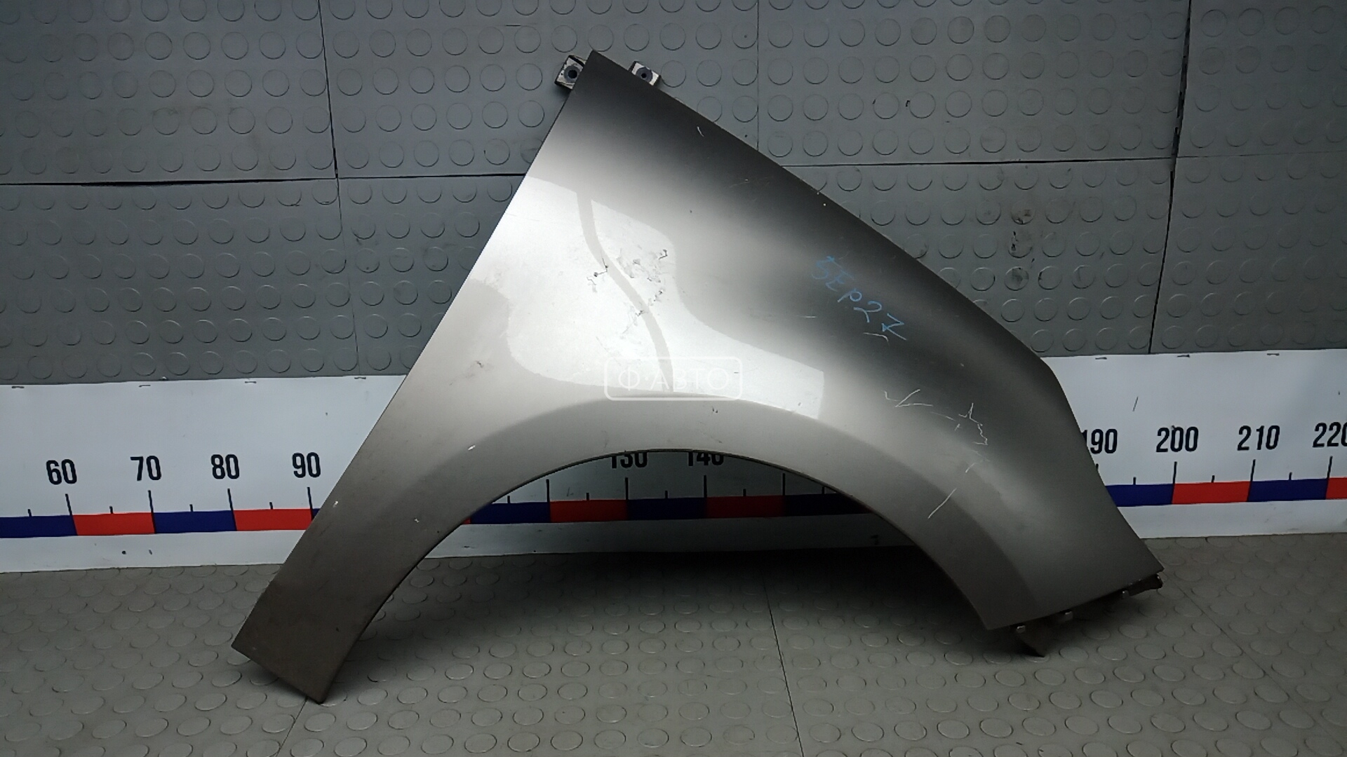 Крыло переднее правое