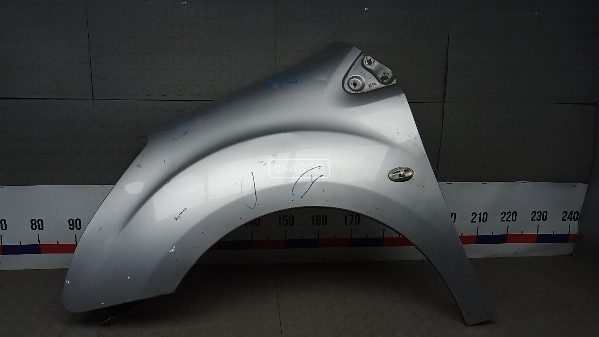 Крыло переднее левое