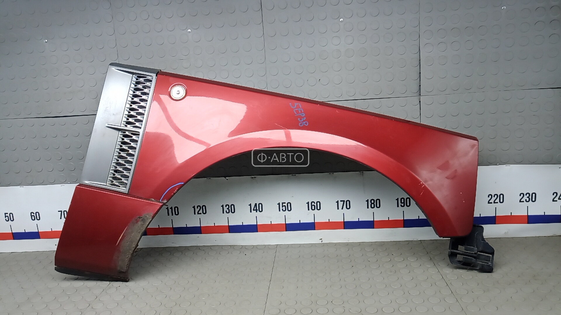 Крыло переднее правое