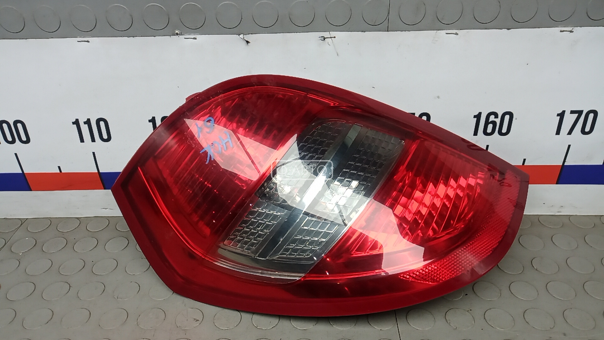 Фонарь задний левый