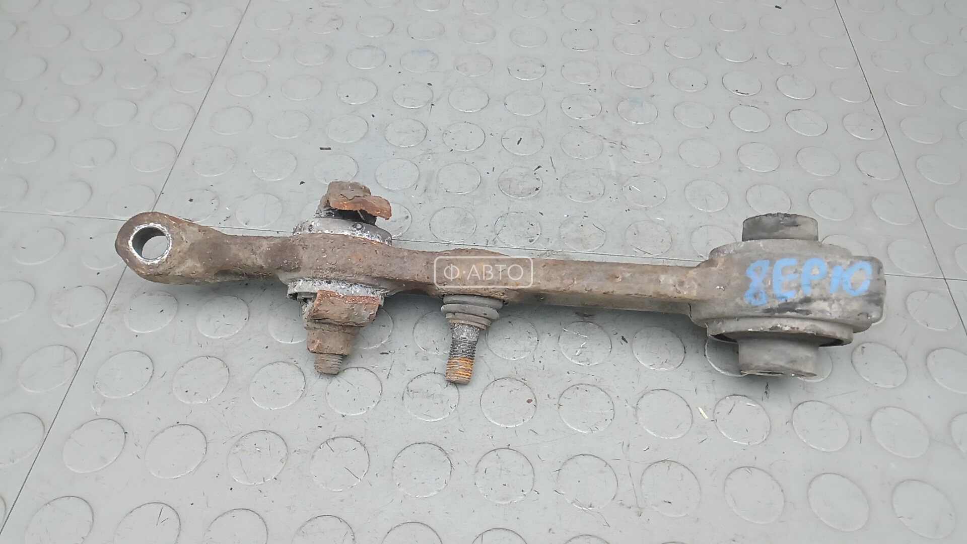 Рычаг передний нижний правый