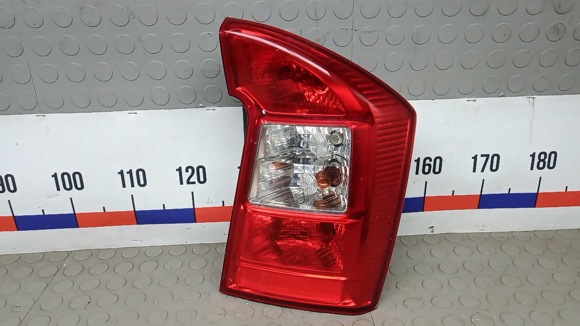 Фонарь задний правый KIA CARENS 3