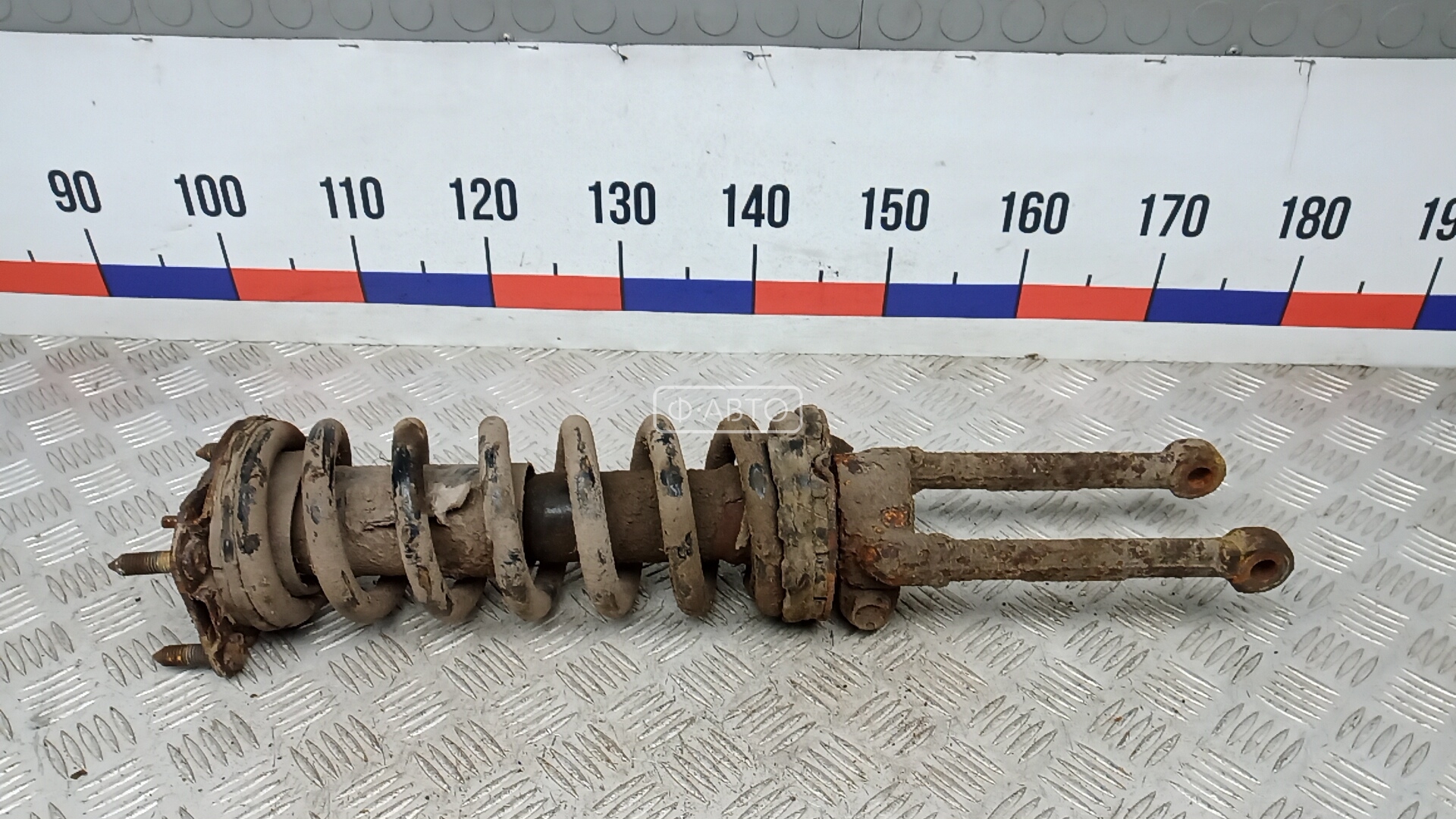 Стойка передняя правая