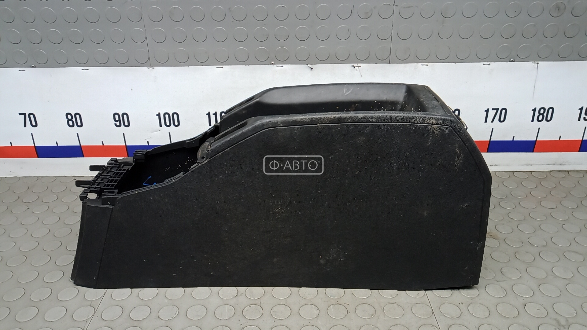 Подлокотник центральный