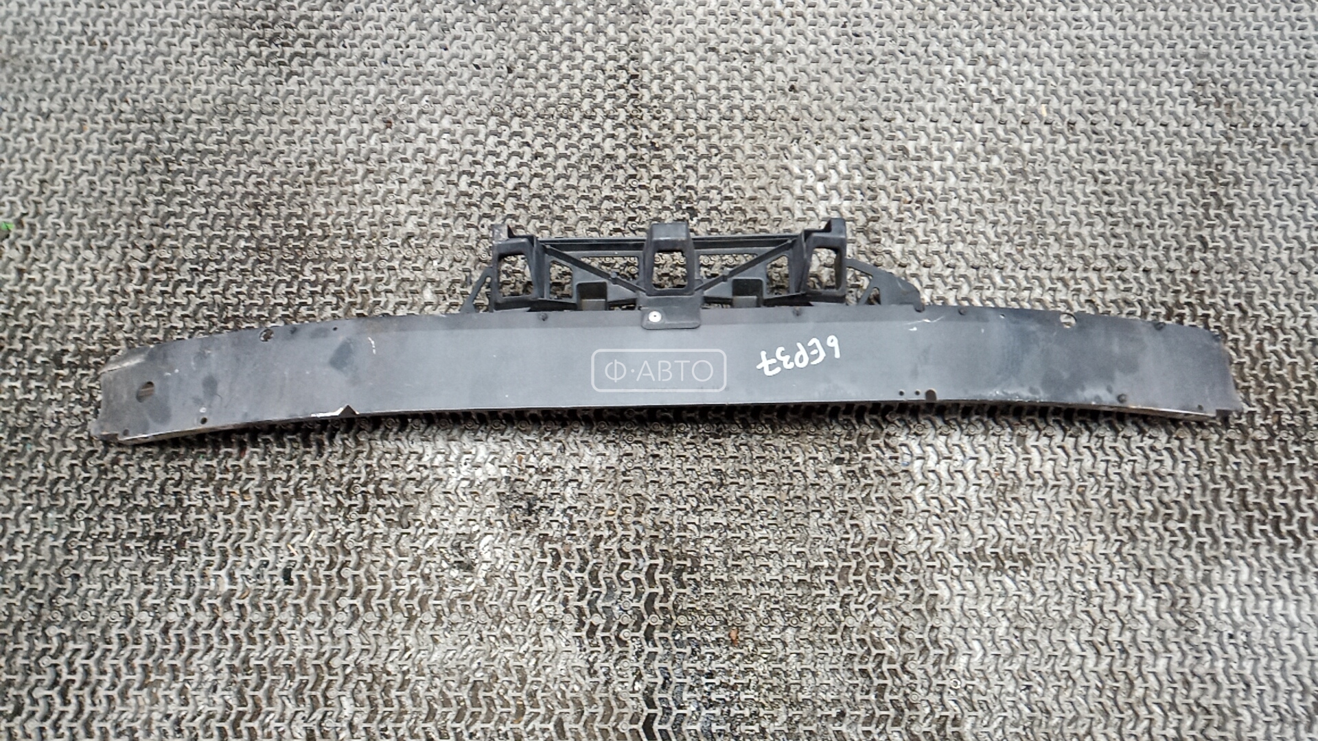 Усилитель бампера передний (кронштейн)