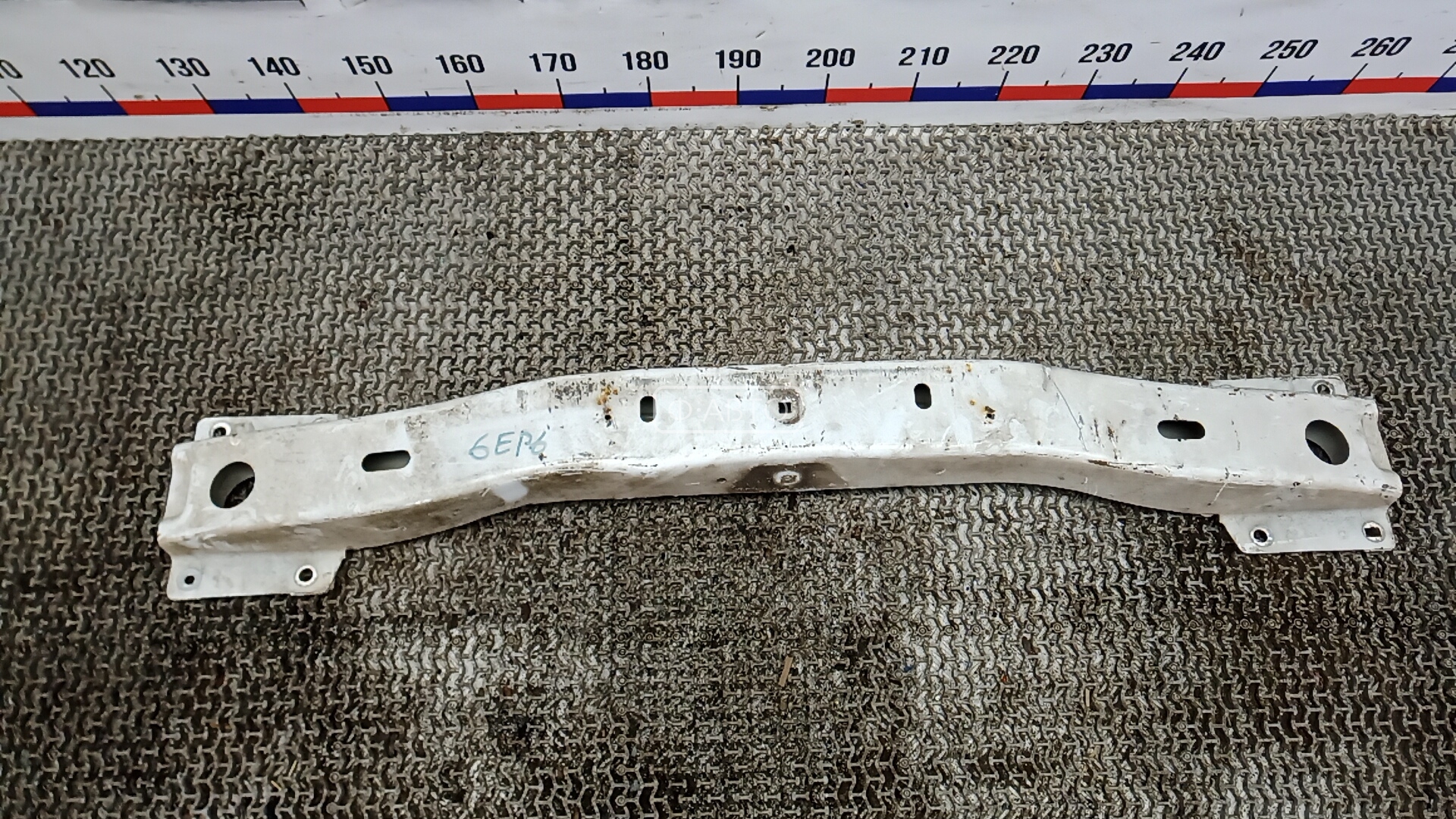 Усилитель бампера передний (кронштейн)