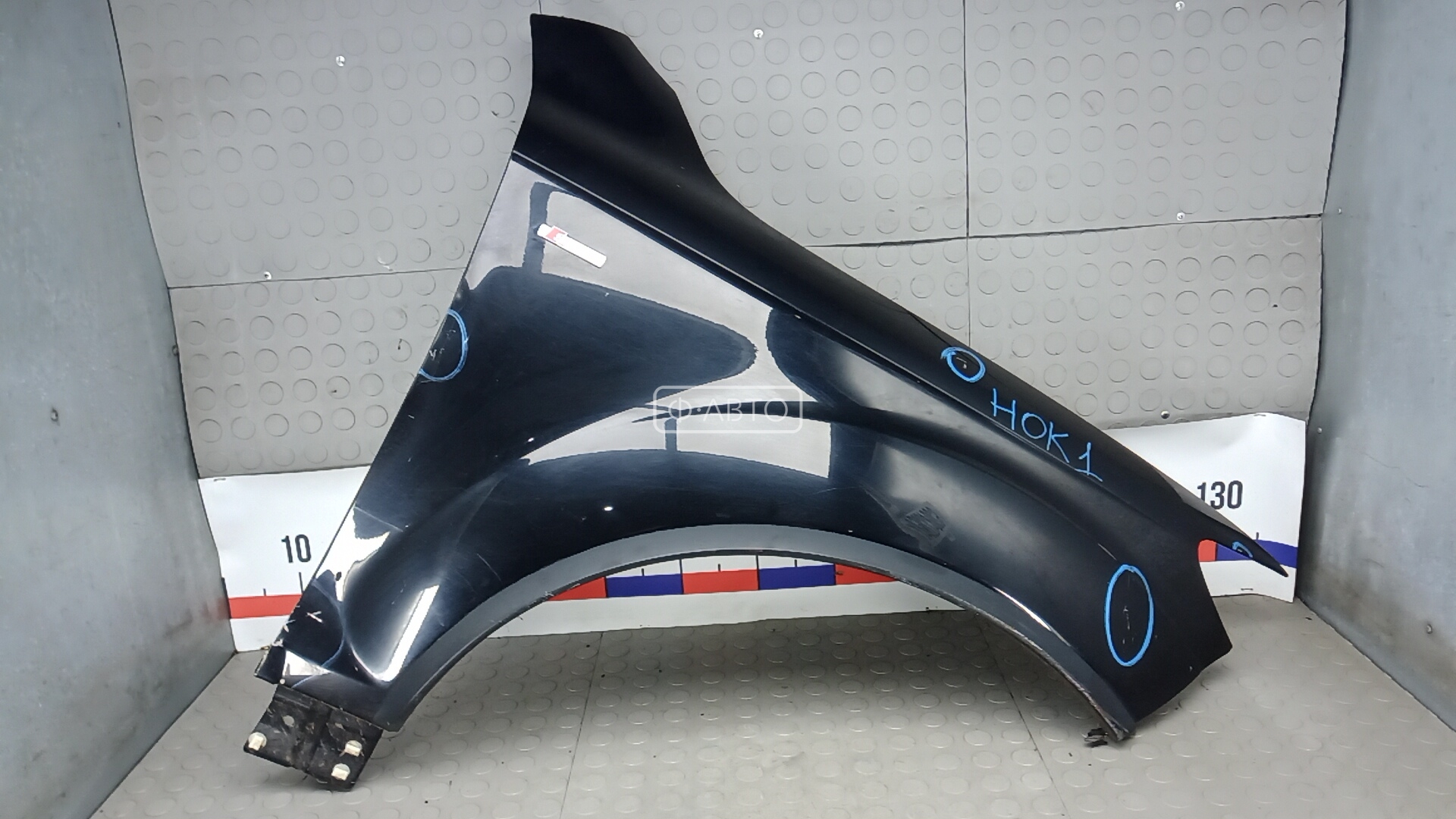 Крыло переднее правое