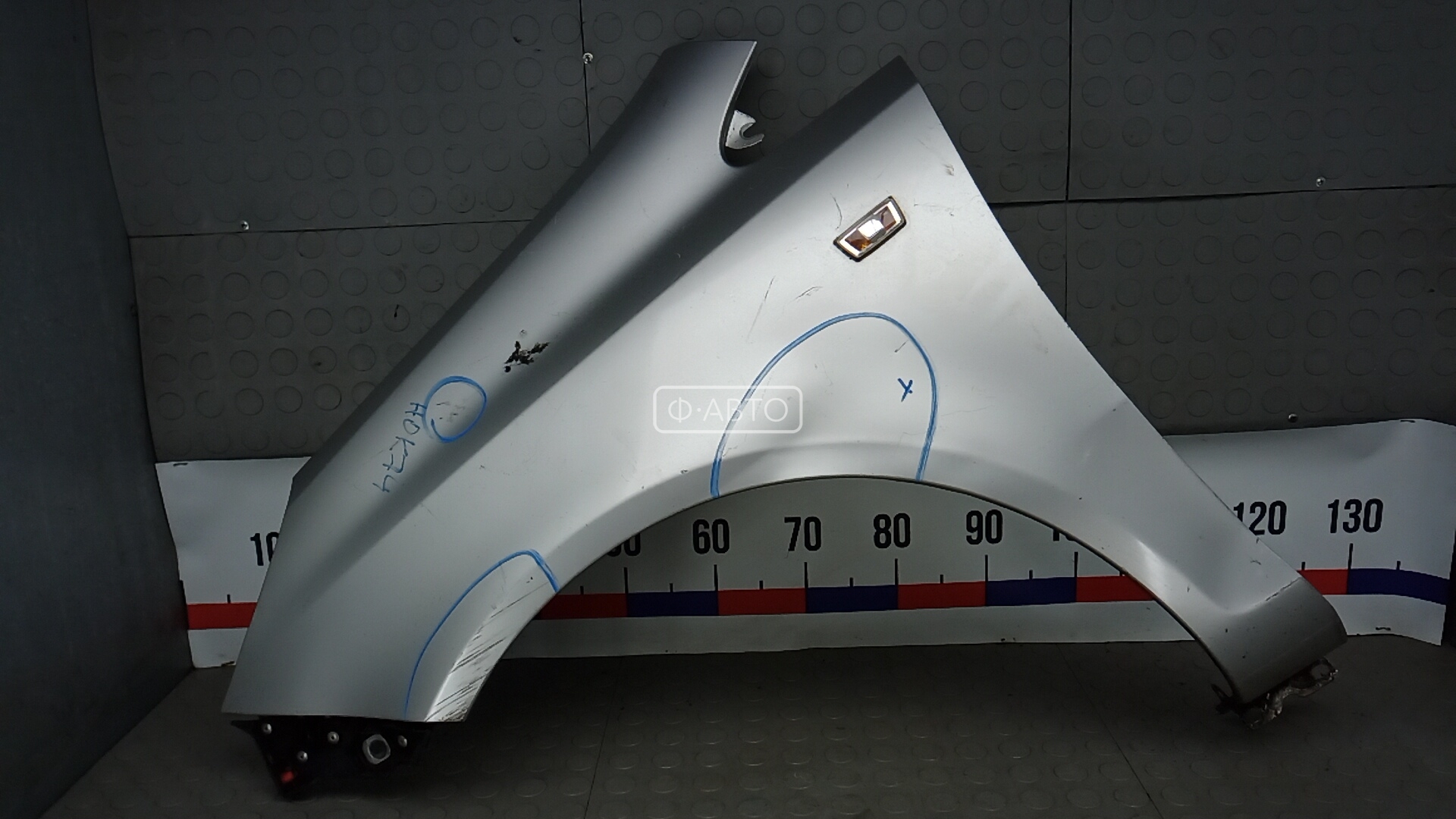 Крыло переднее левое