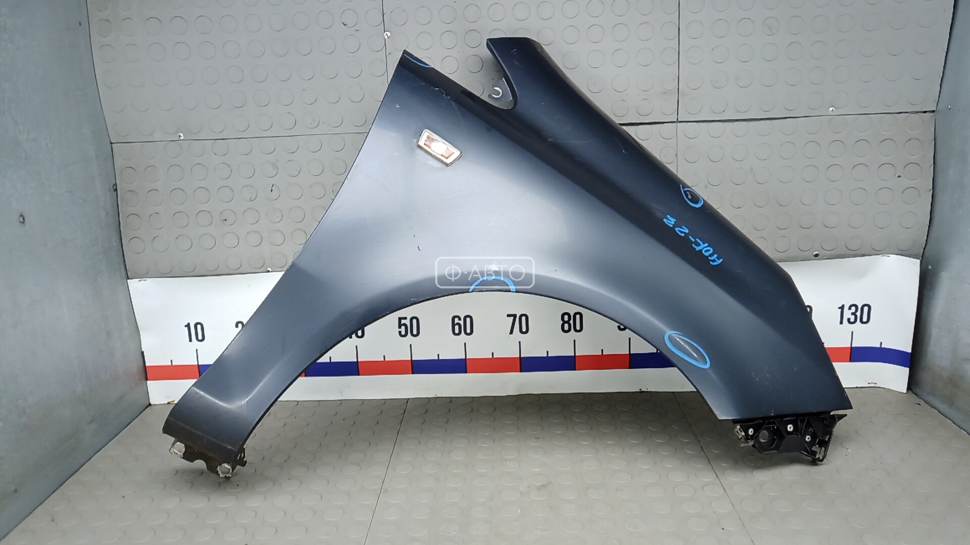 Крыло переднее правое