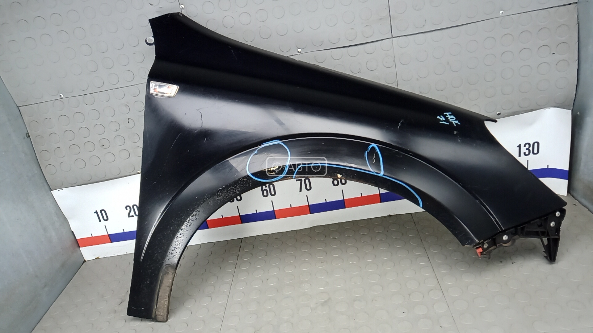 Крыло переднее правое