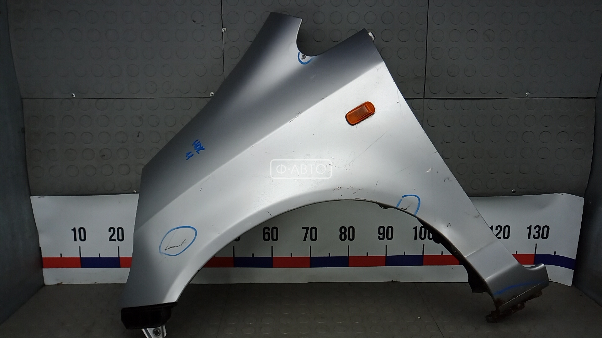 Крыло переднее левое