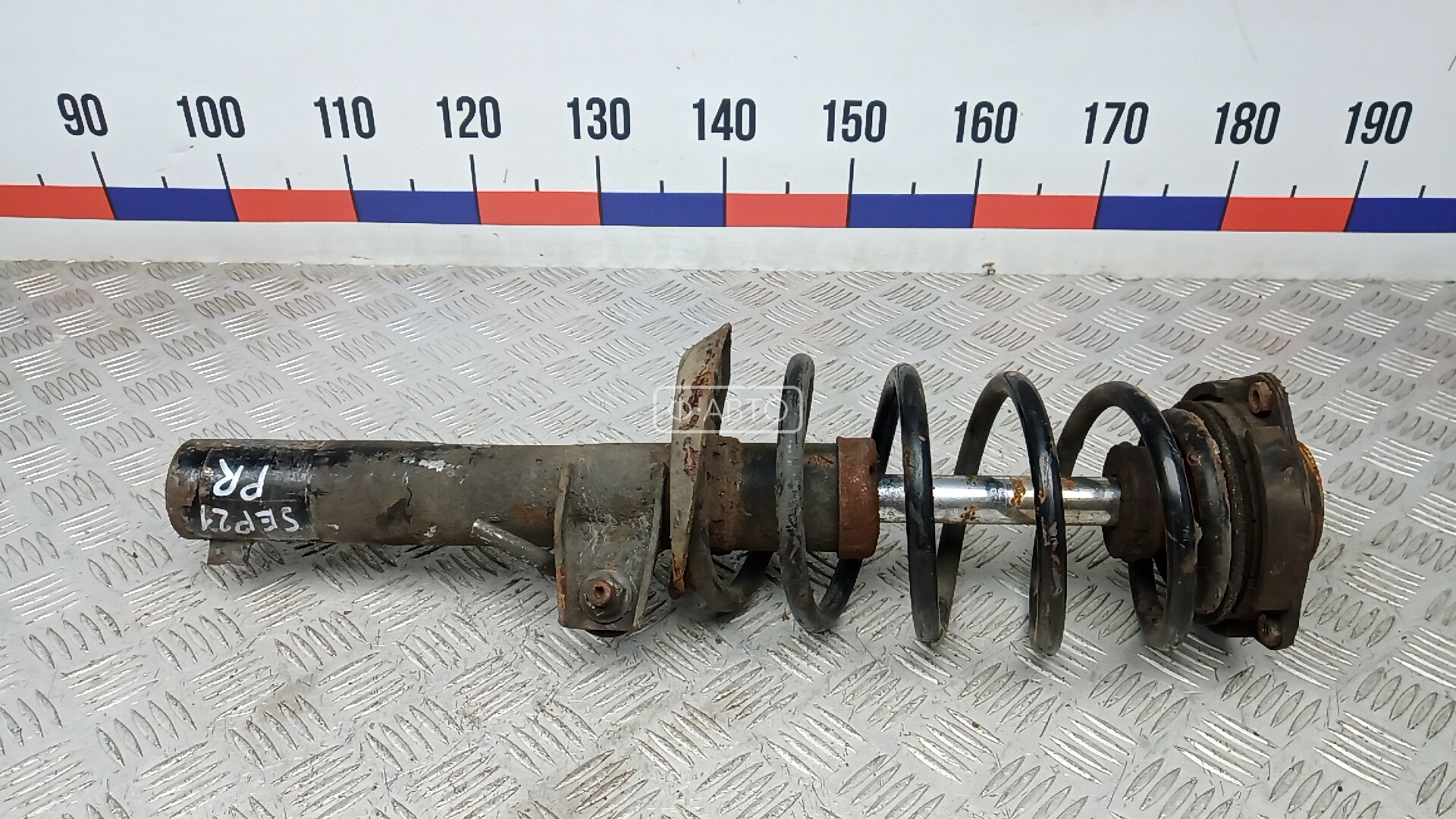 Стойка передняя правая