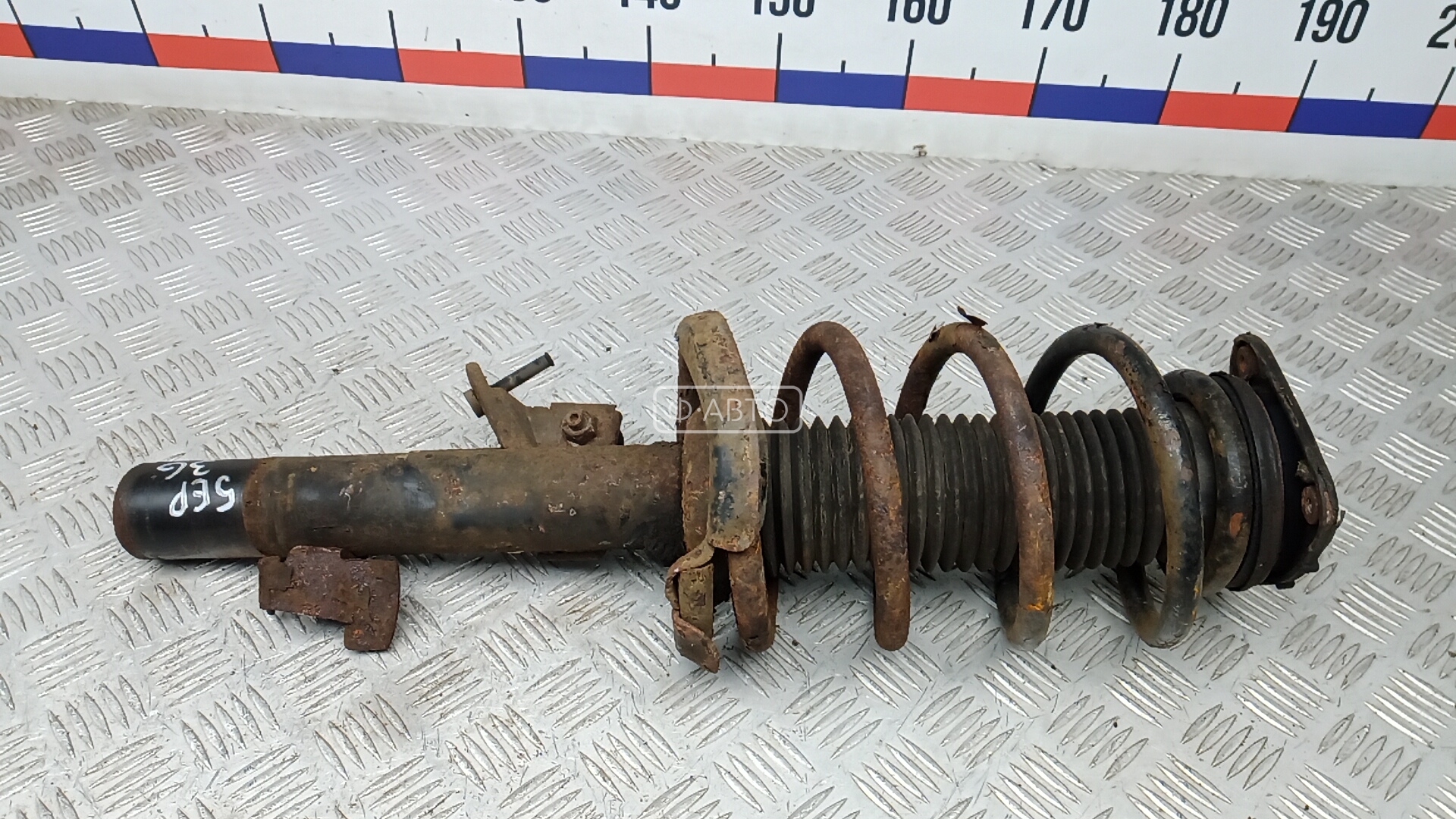 Стойка передняя правая