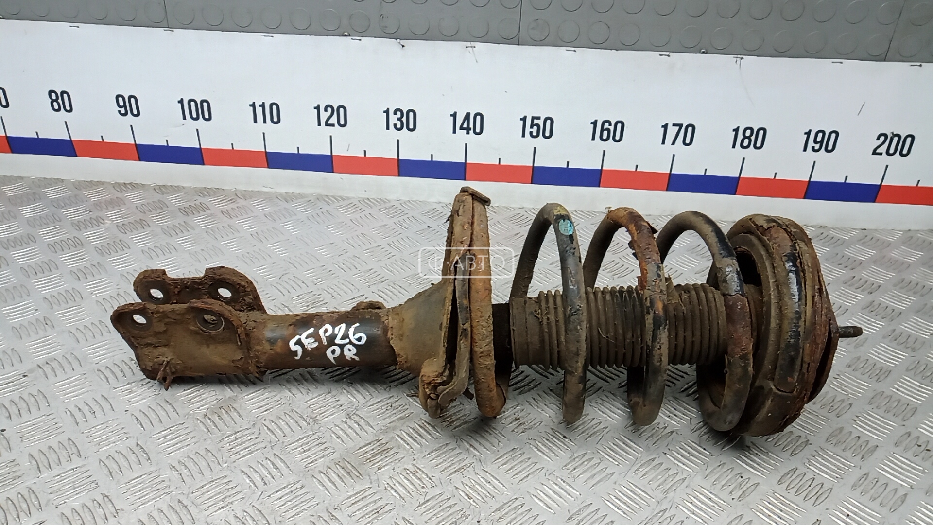 Стойка передняя правая