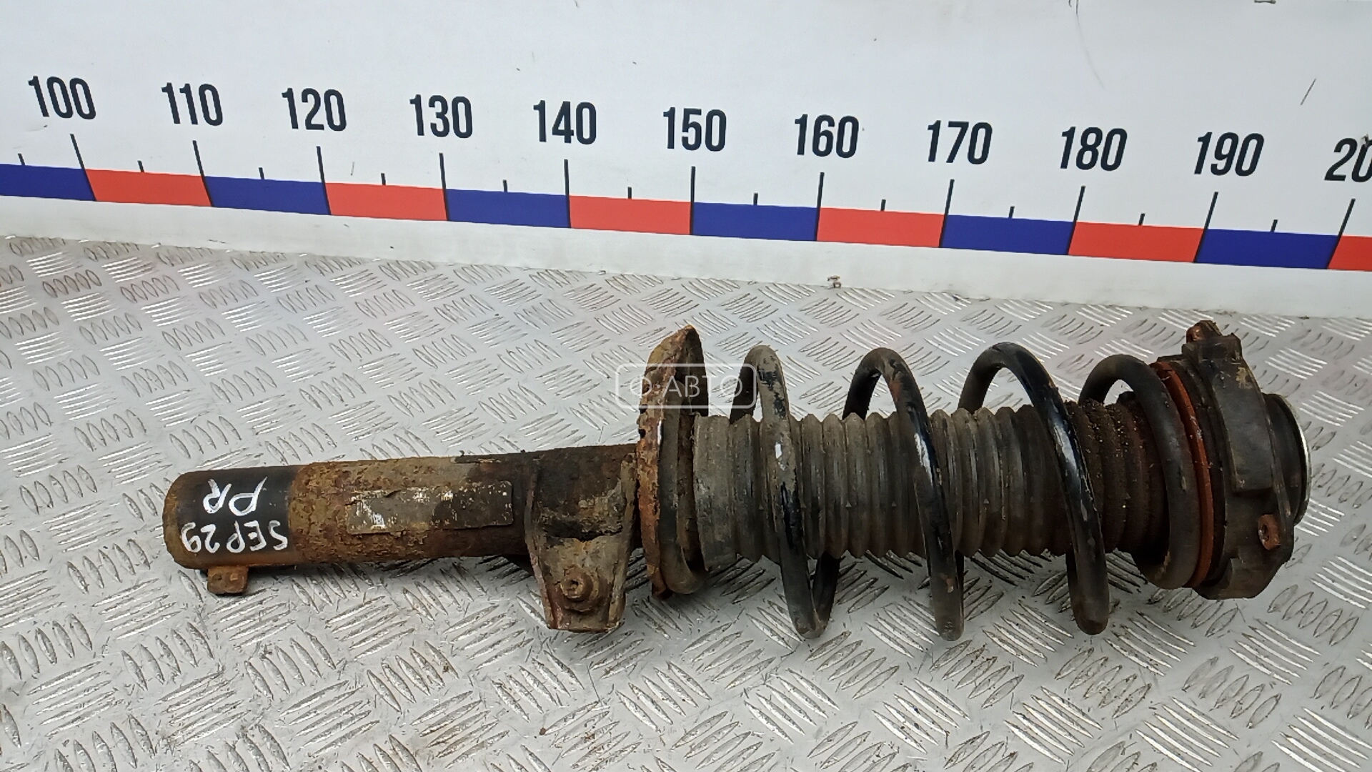 Стойка передняя правая