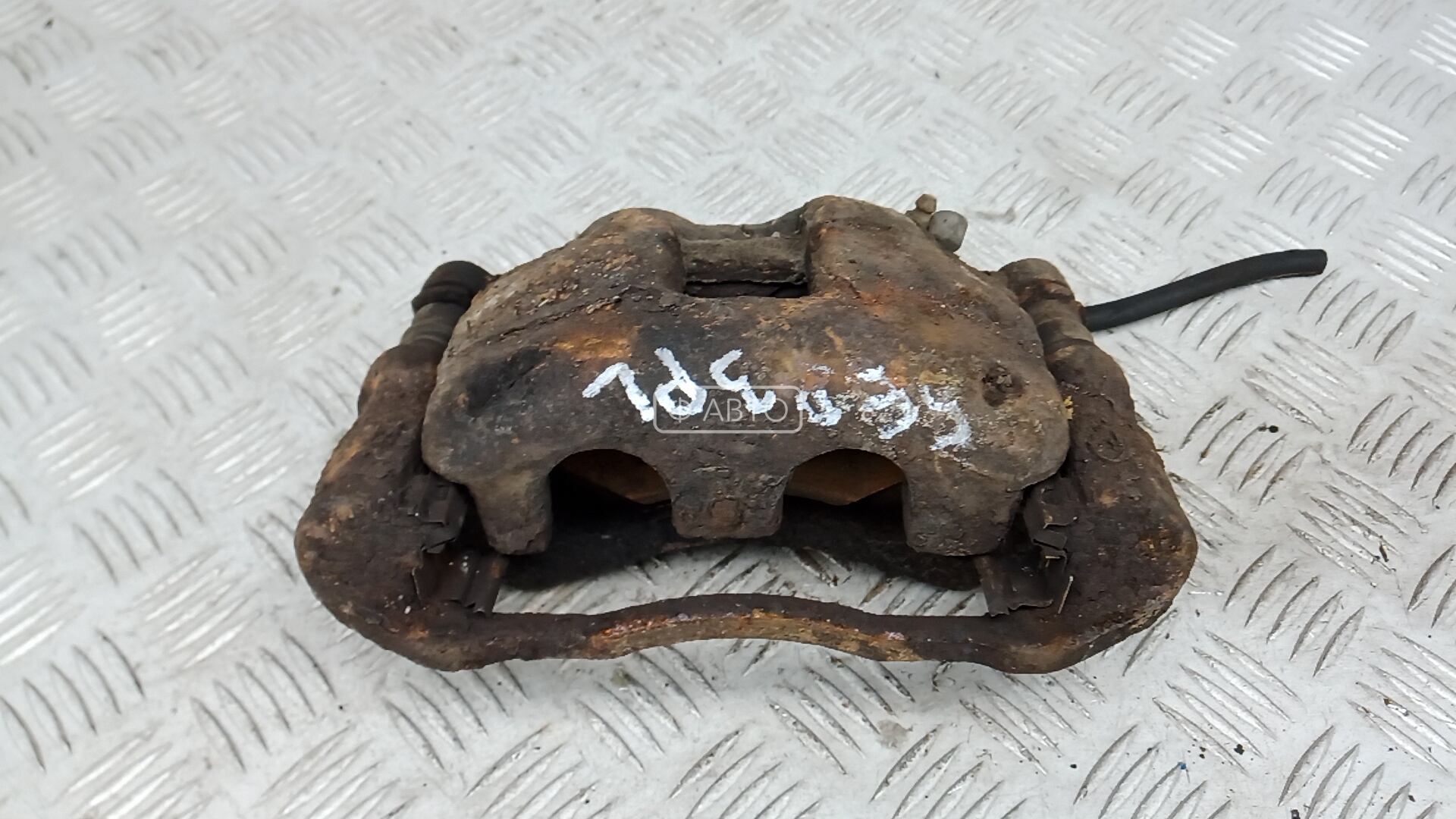 Суппорт тормозной передний левый