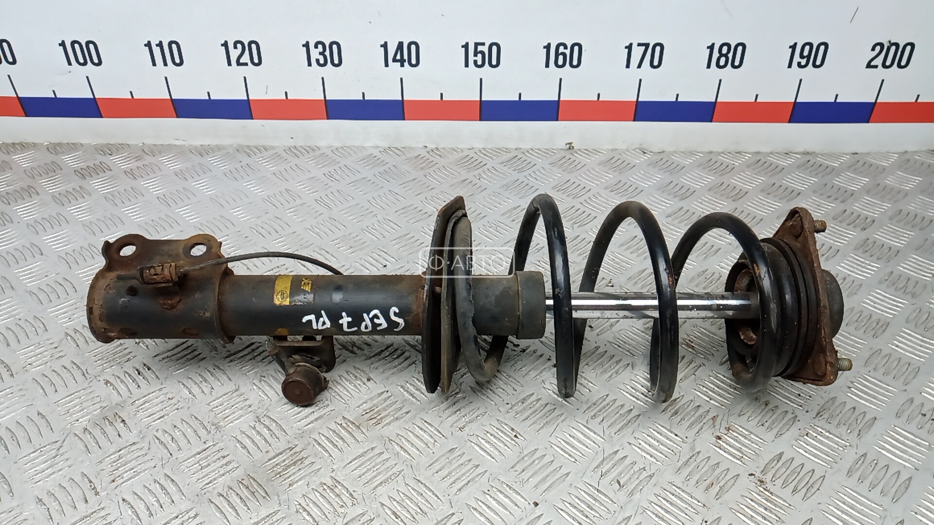 Стойка передняя левая