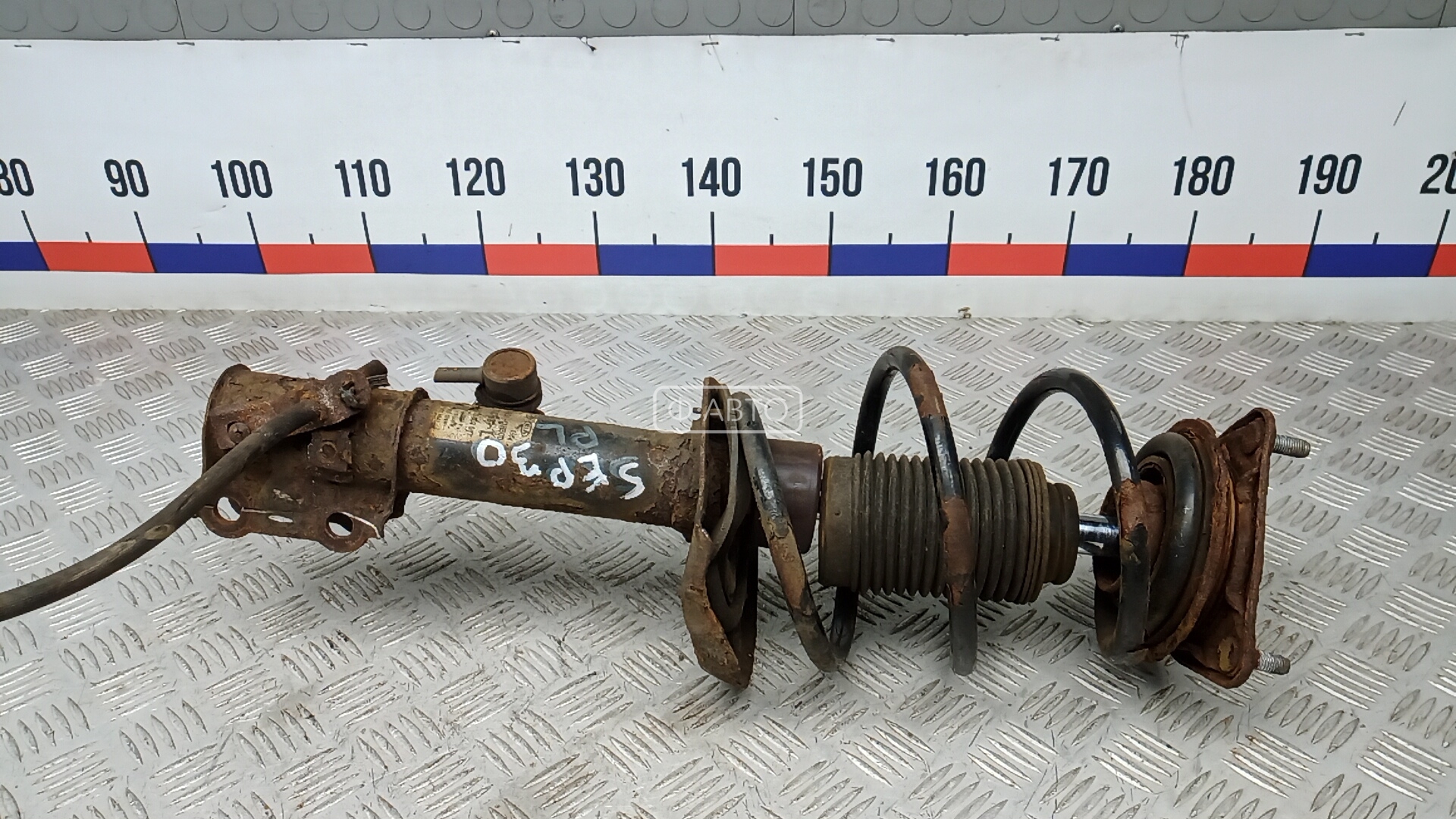 Стойка передняя левая