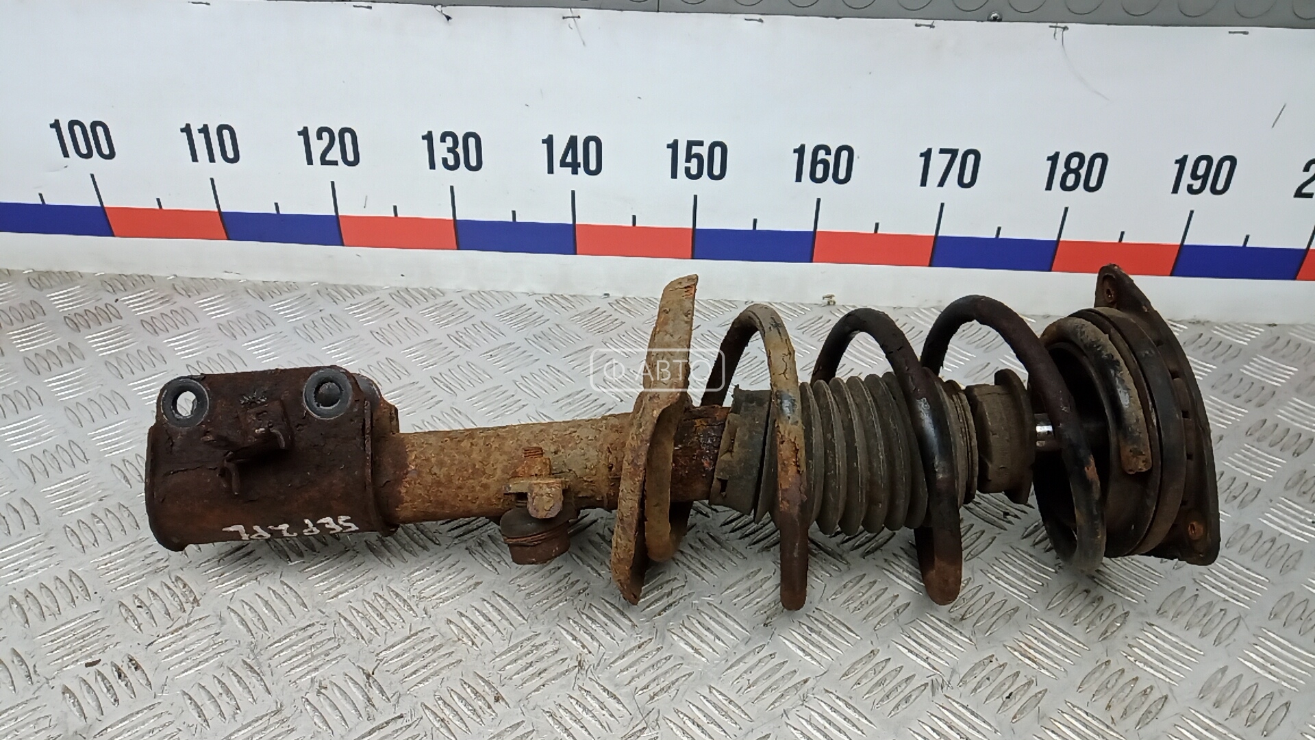 Стойка передняя левая