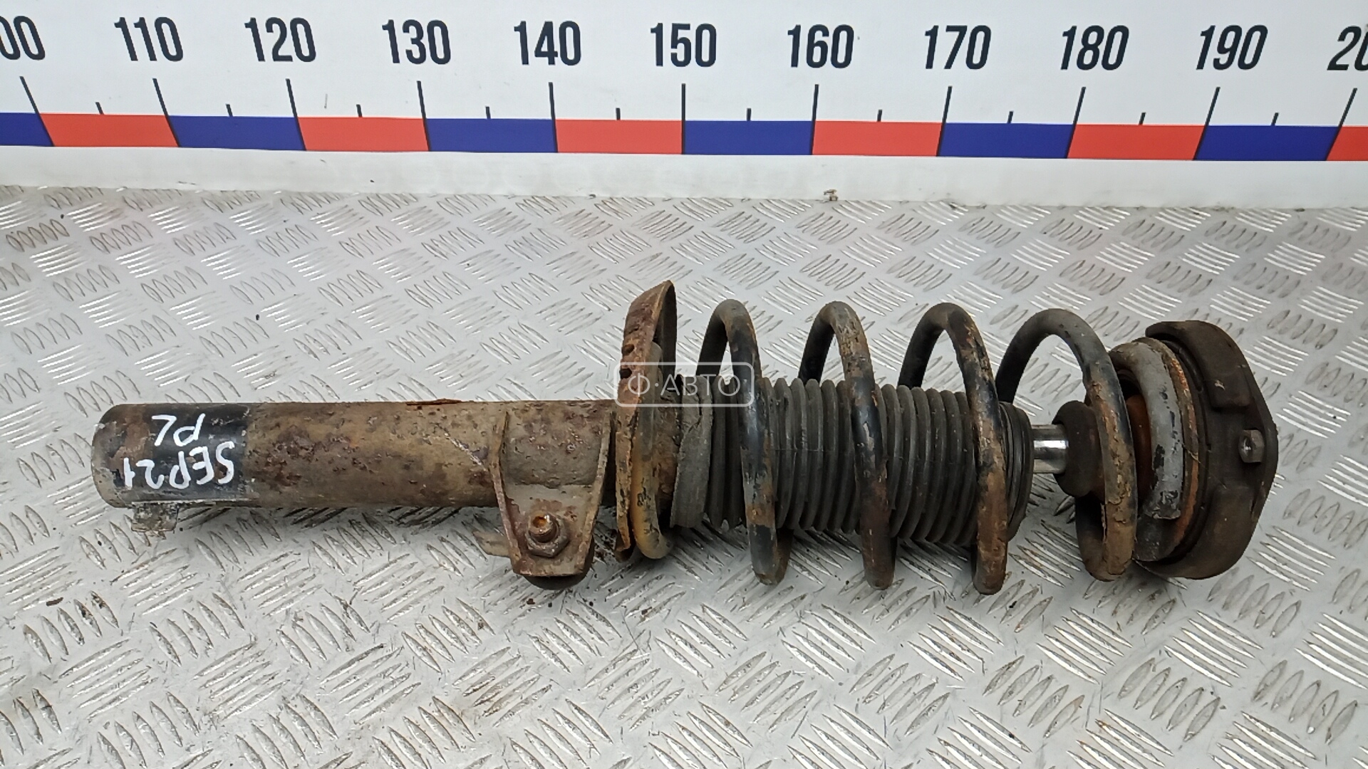 Стойка передняя левая