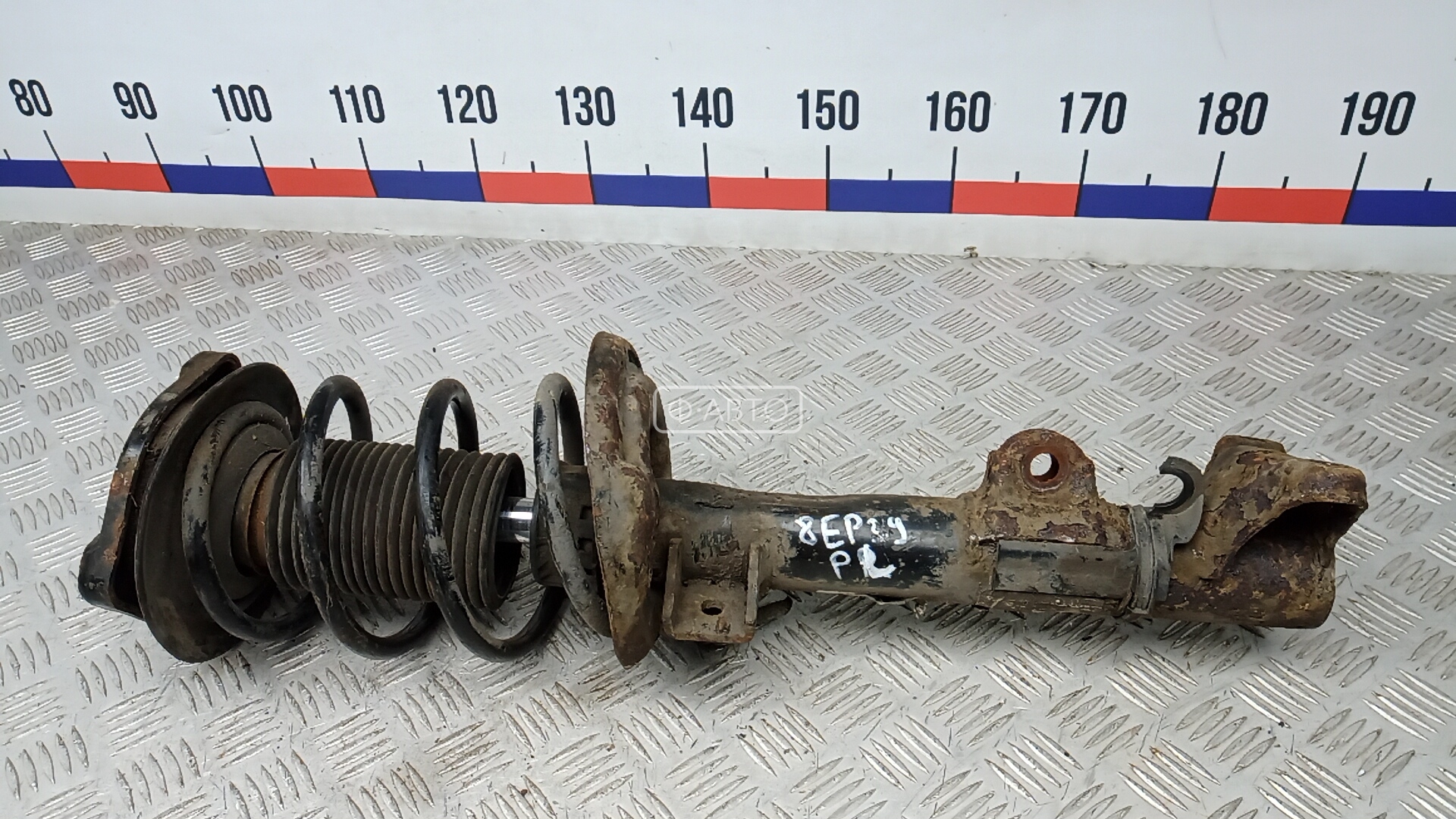 Стойка передняя левая