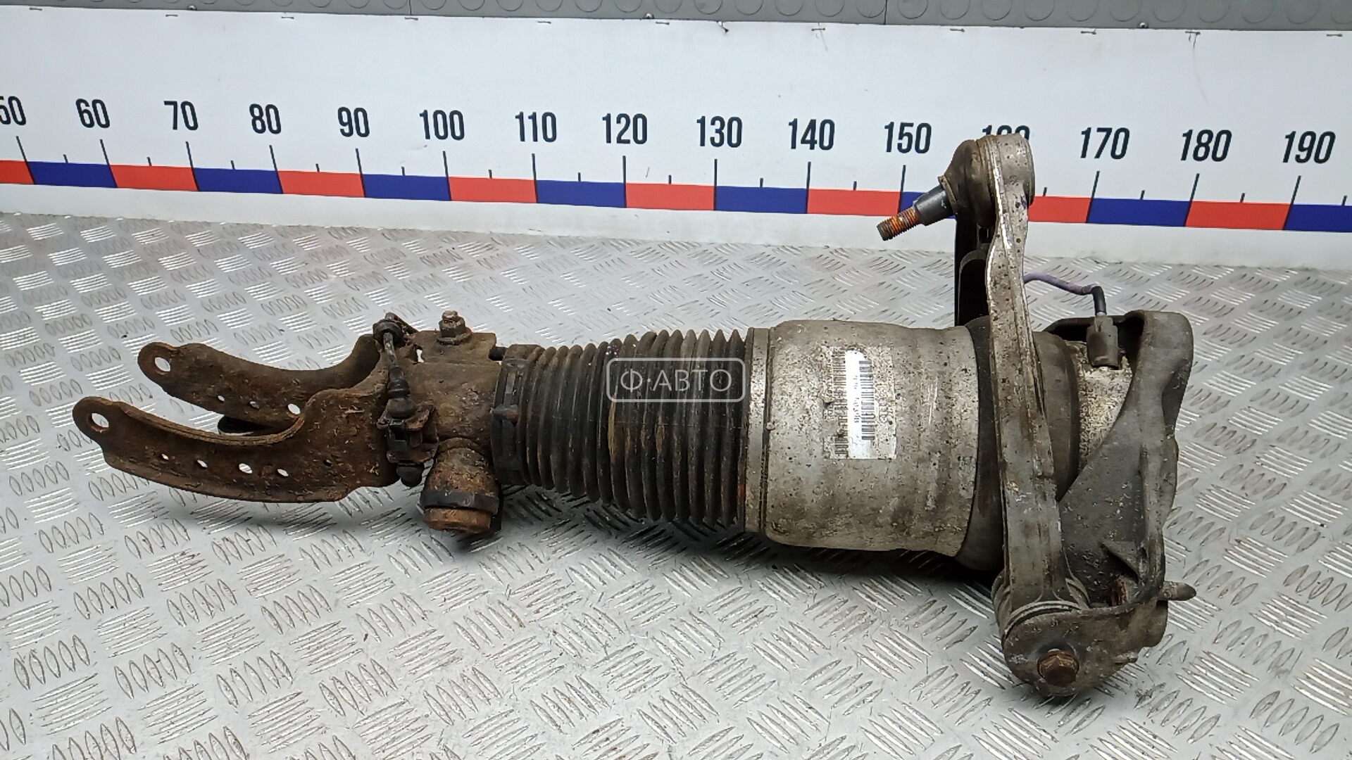 Стойка передняя левая