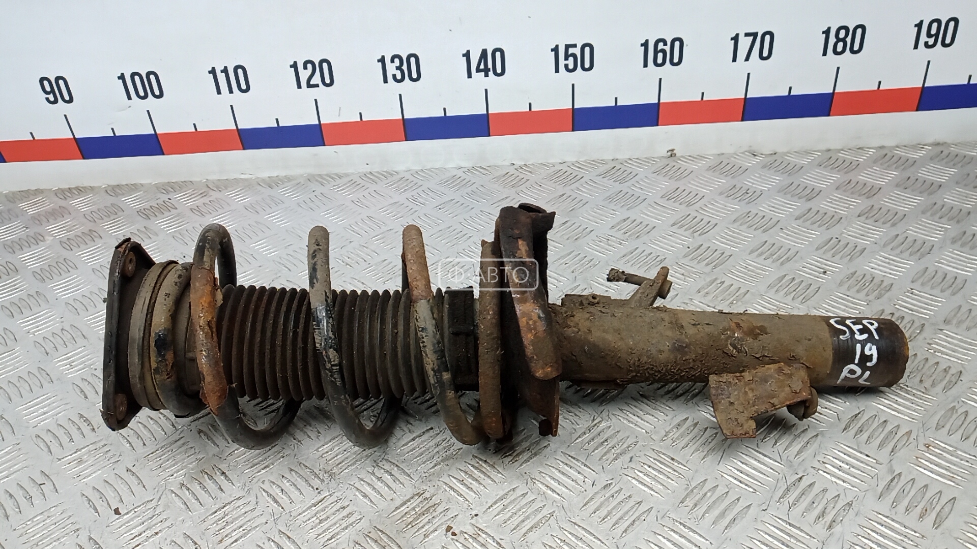 Стойка передняя левая