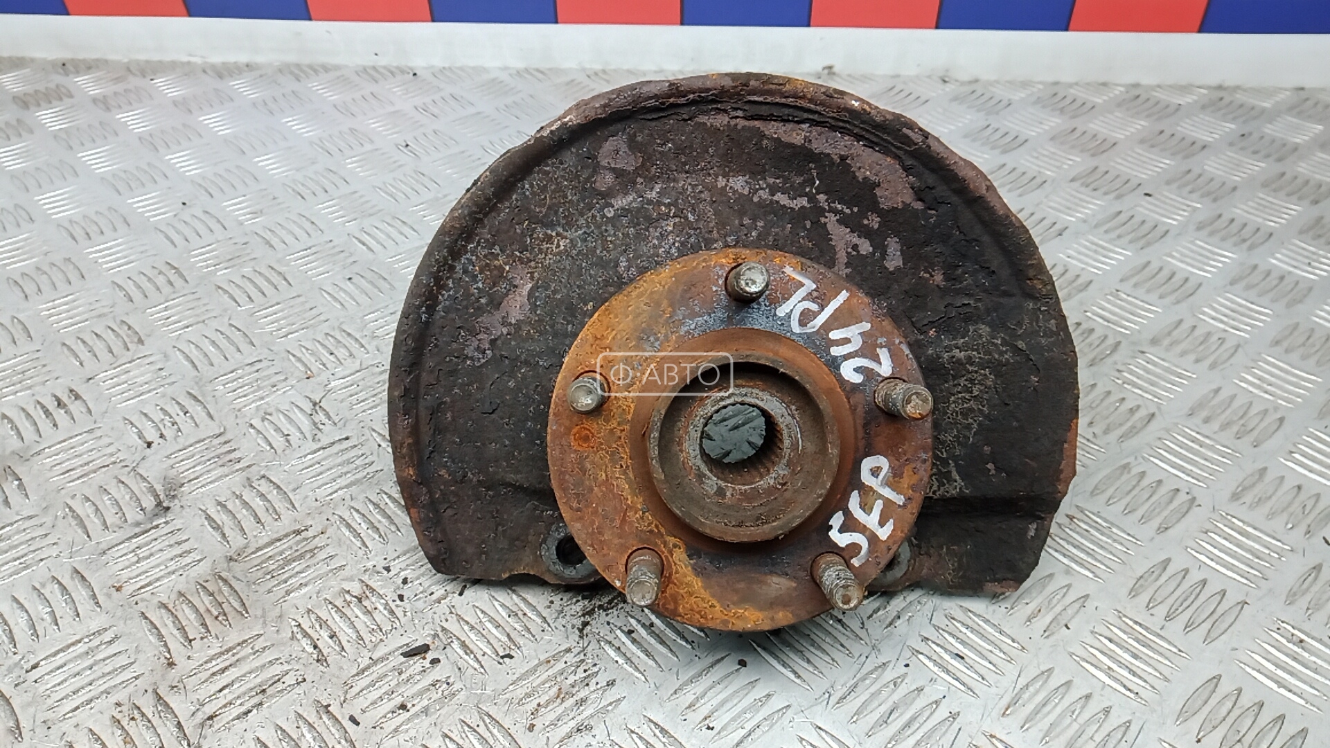 Ступица передняя левая