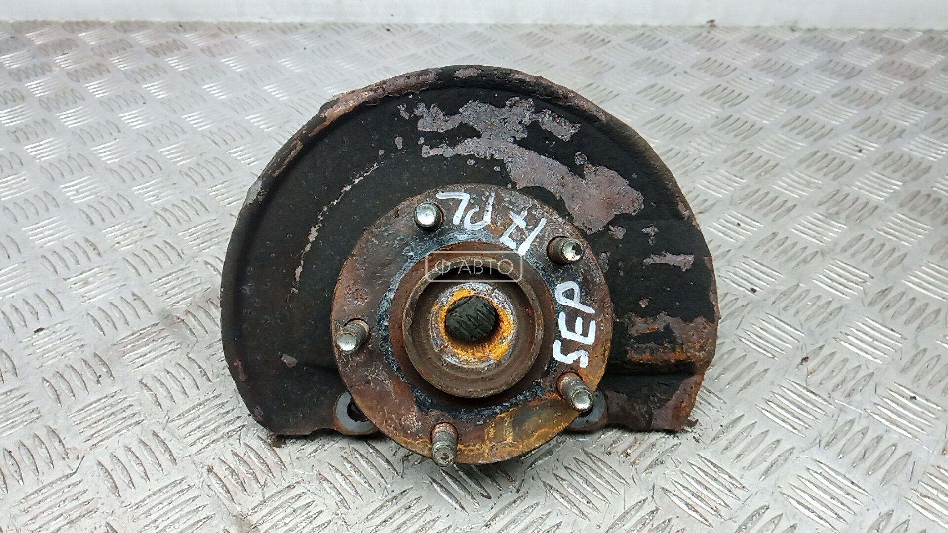 Ступица передняя левая