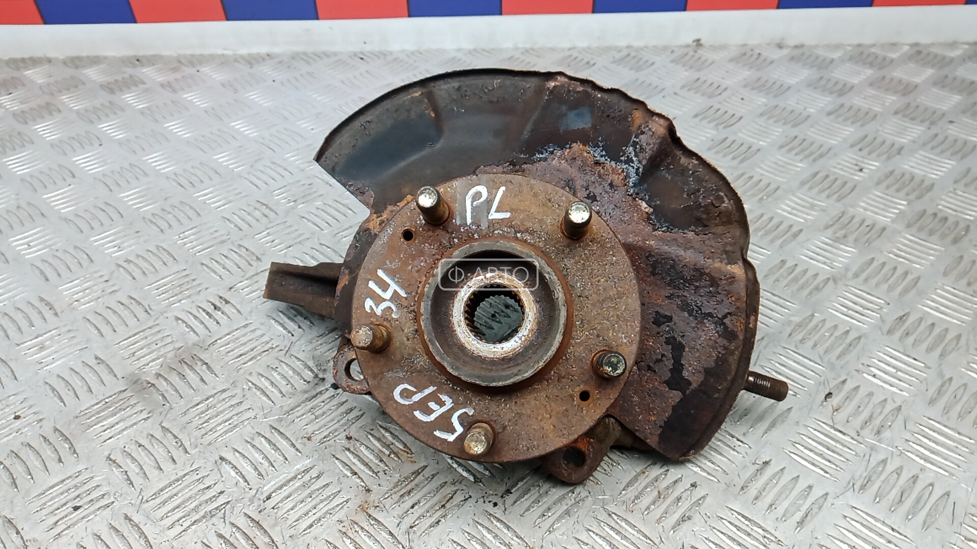 Ступица передняя левая