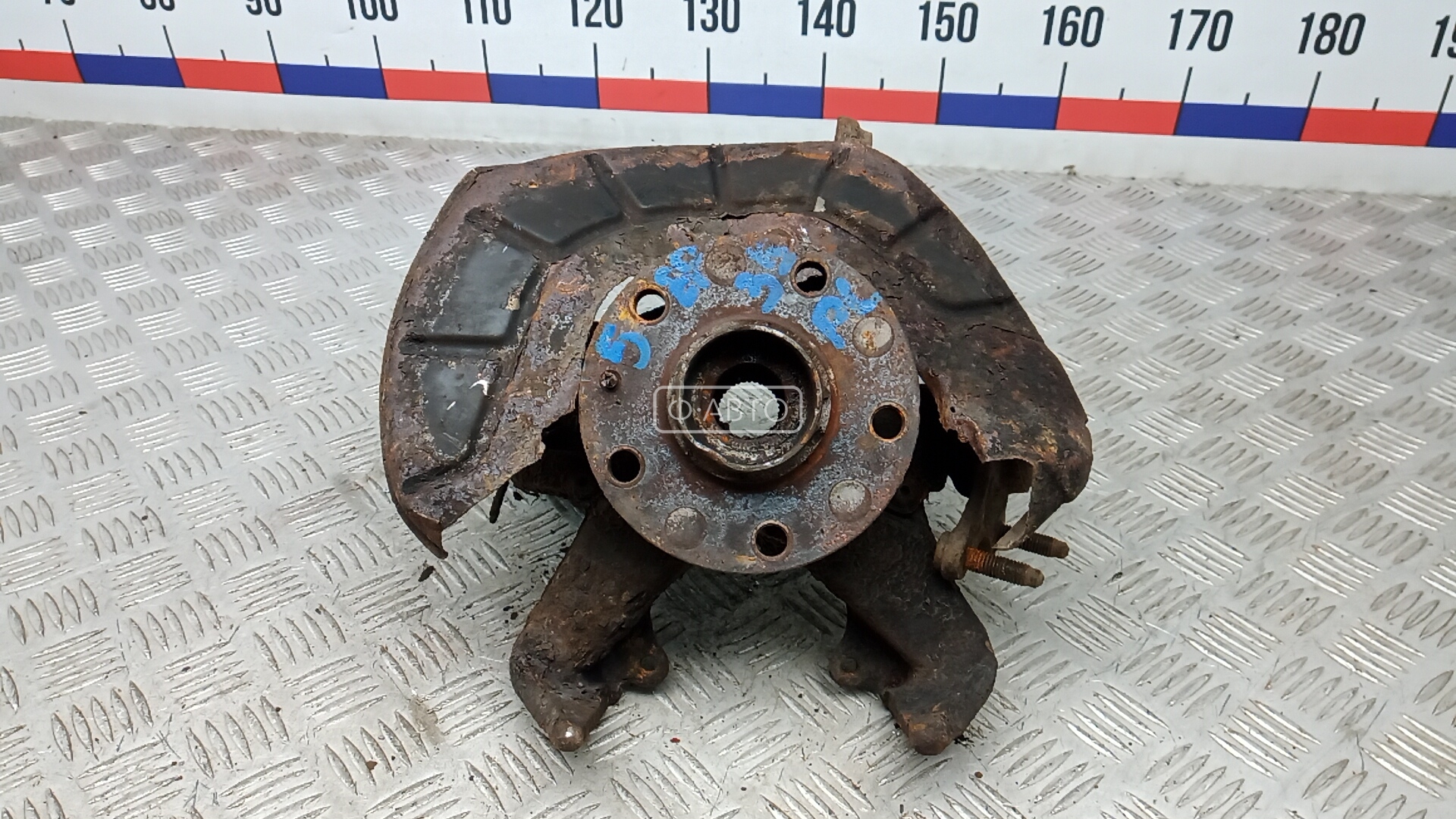 Ступица передняя левая