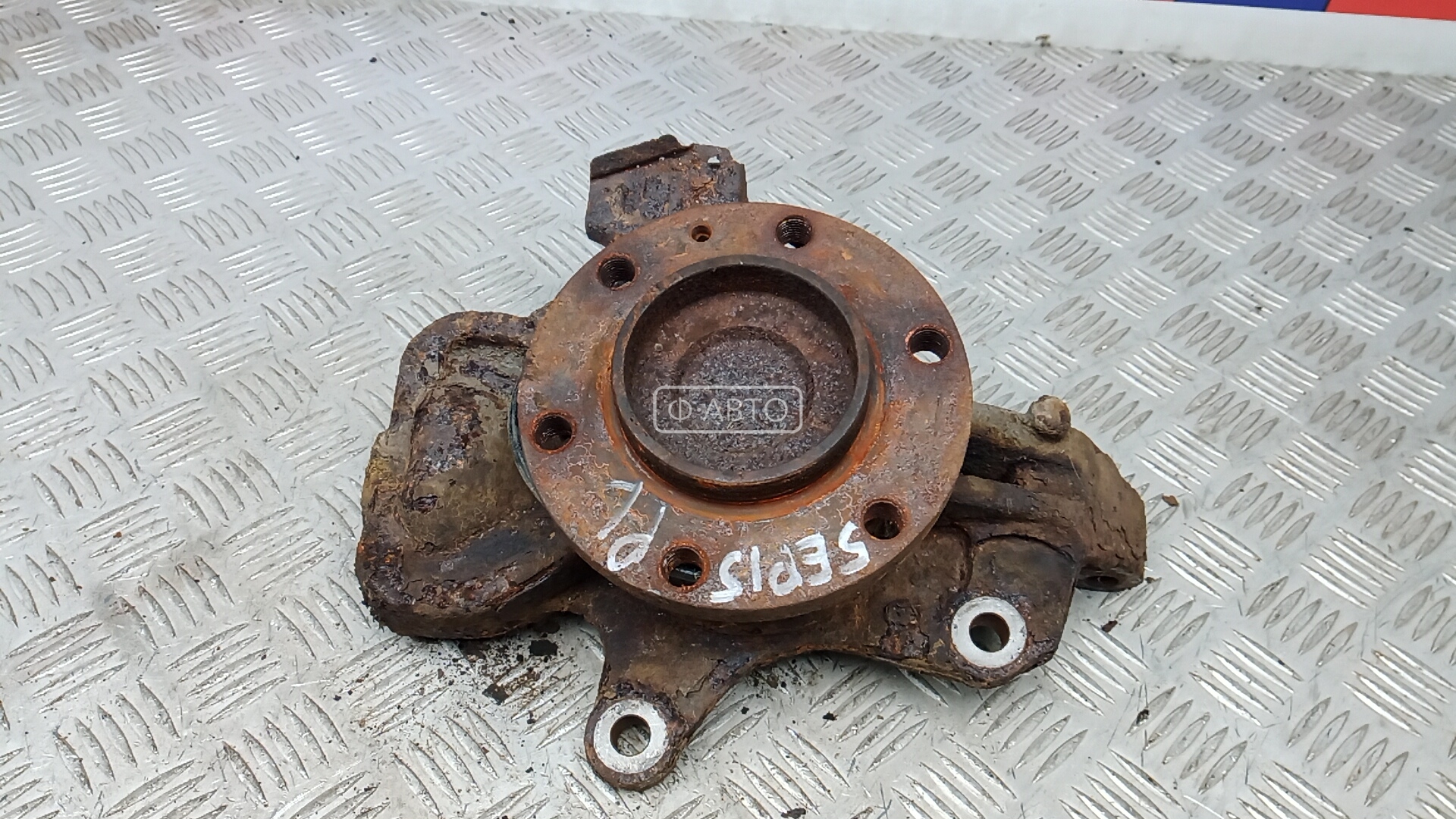 Ступица передняя левая