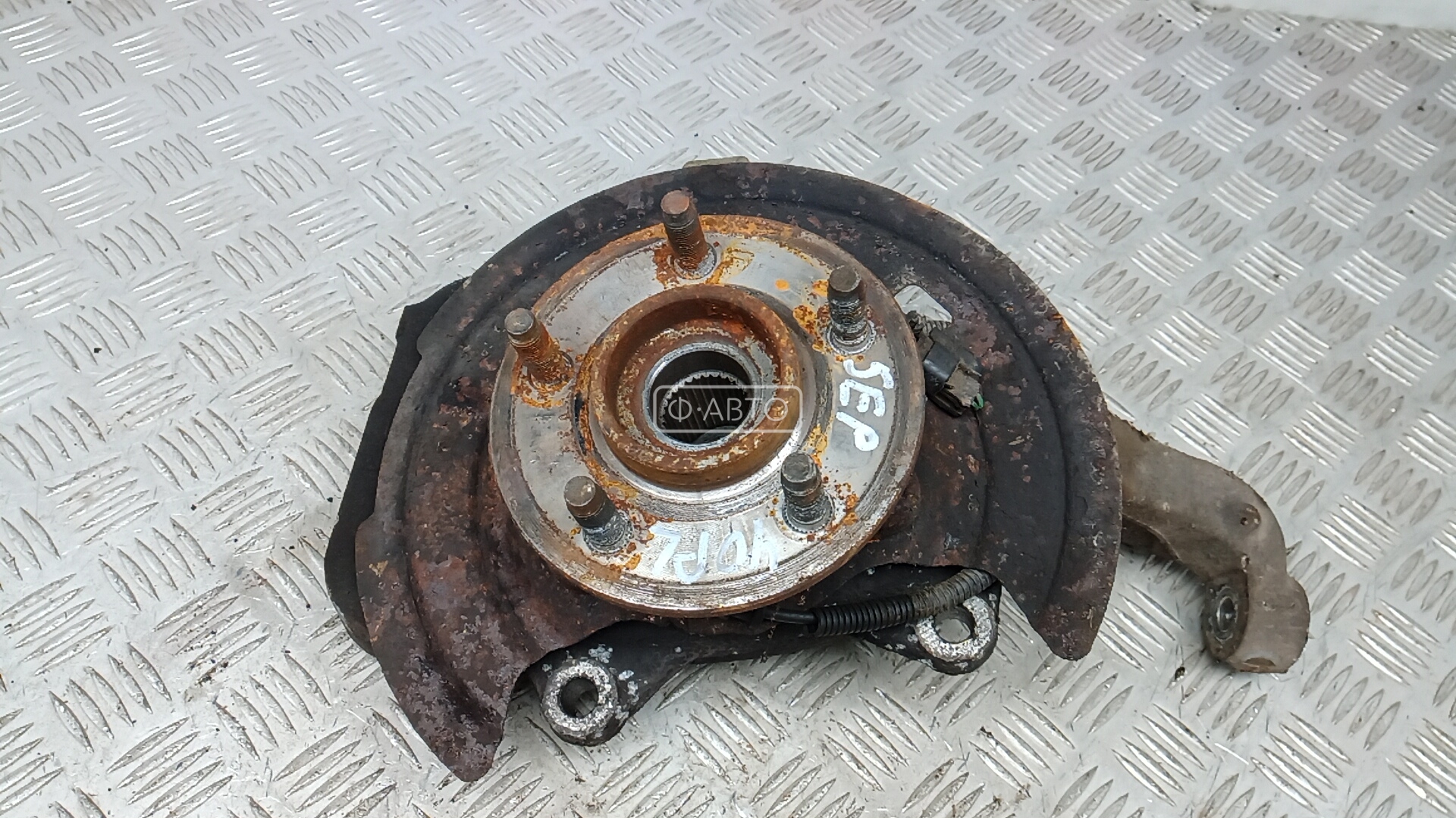 Ступица передняя левая