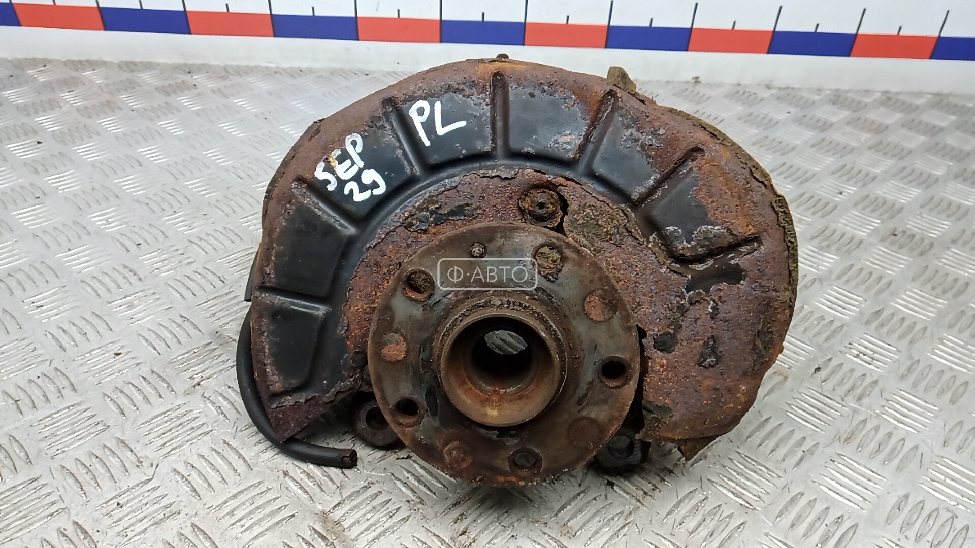 Ступица передняя левая