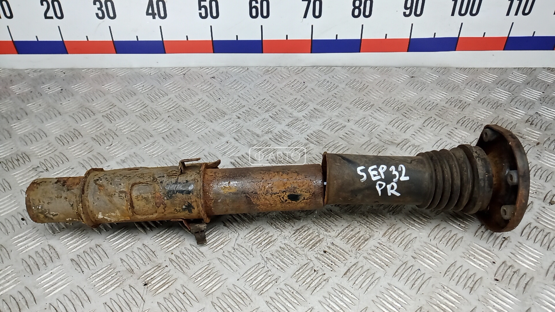 Амортизатор передний правый