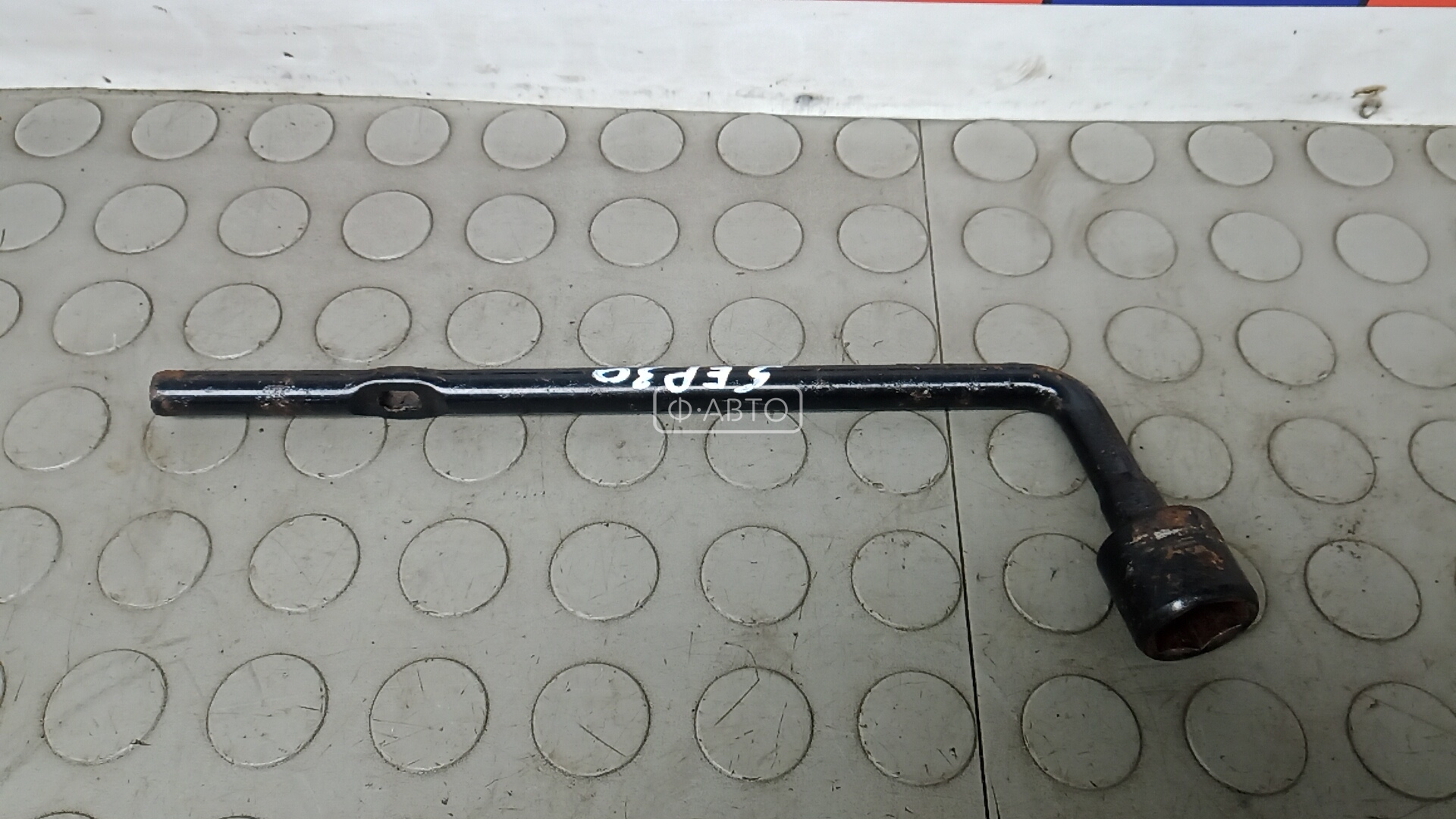 Ключ колесный