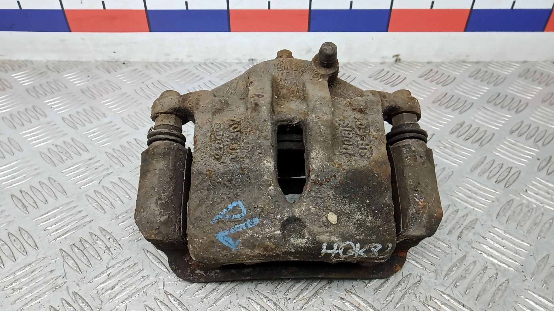 Суппорт тормозной передний левый KIA SPORTAGE 3