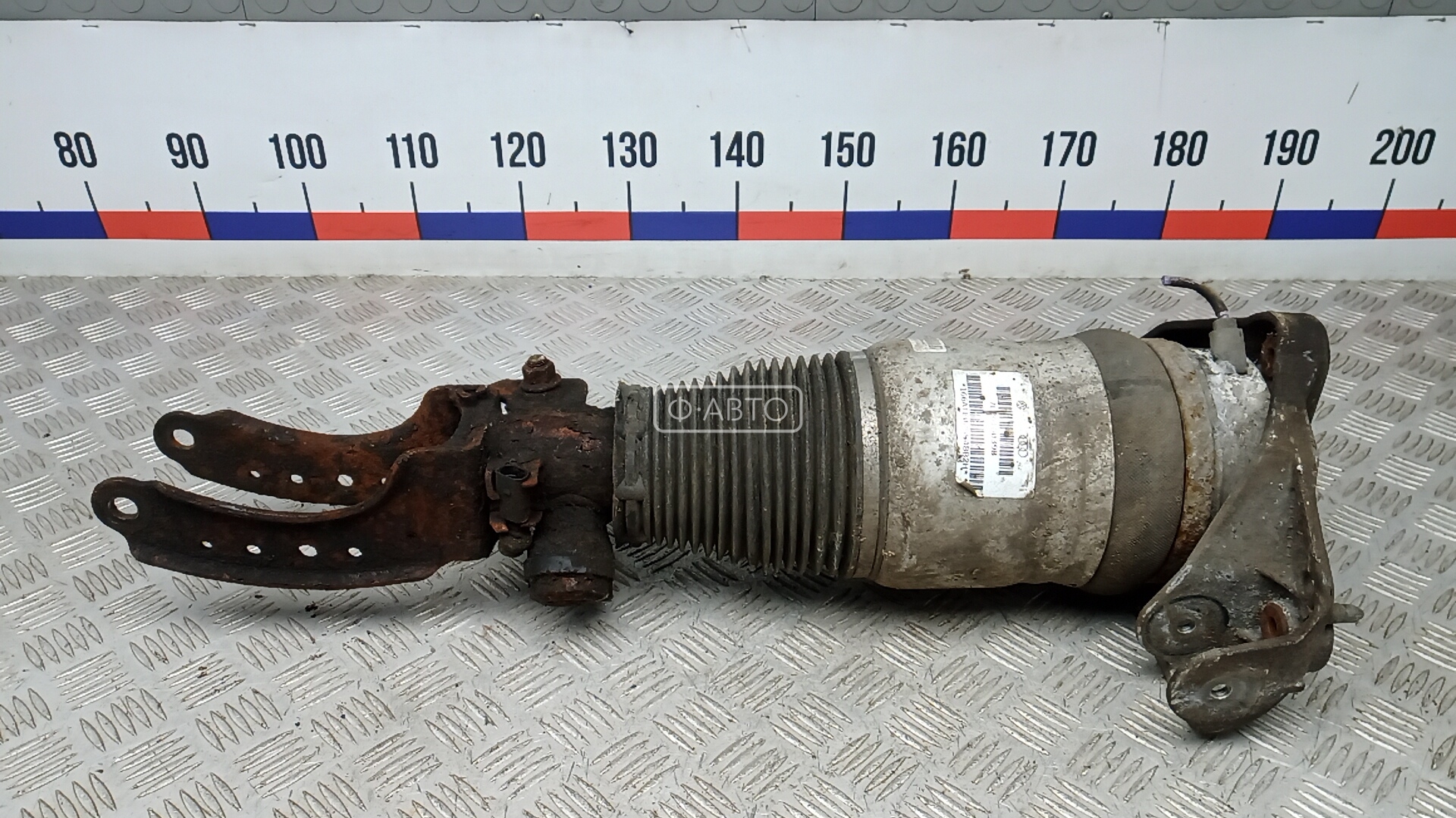 Стойка передняя левая