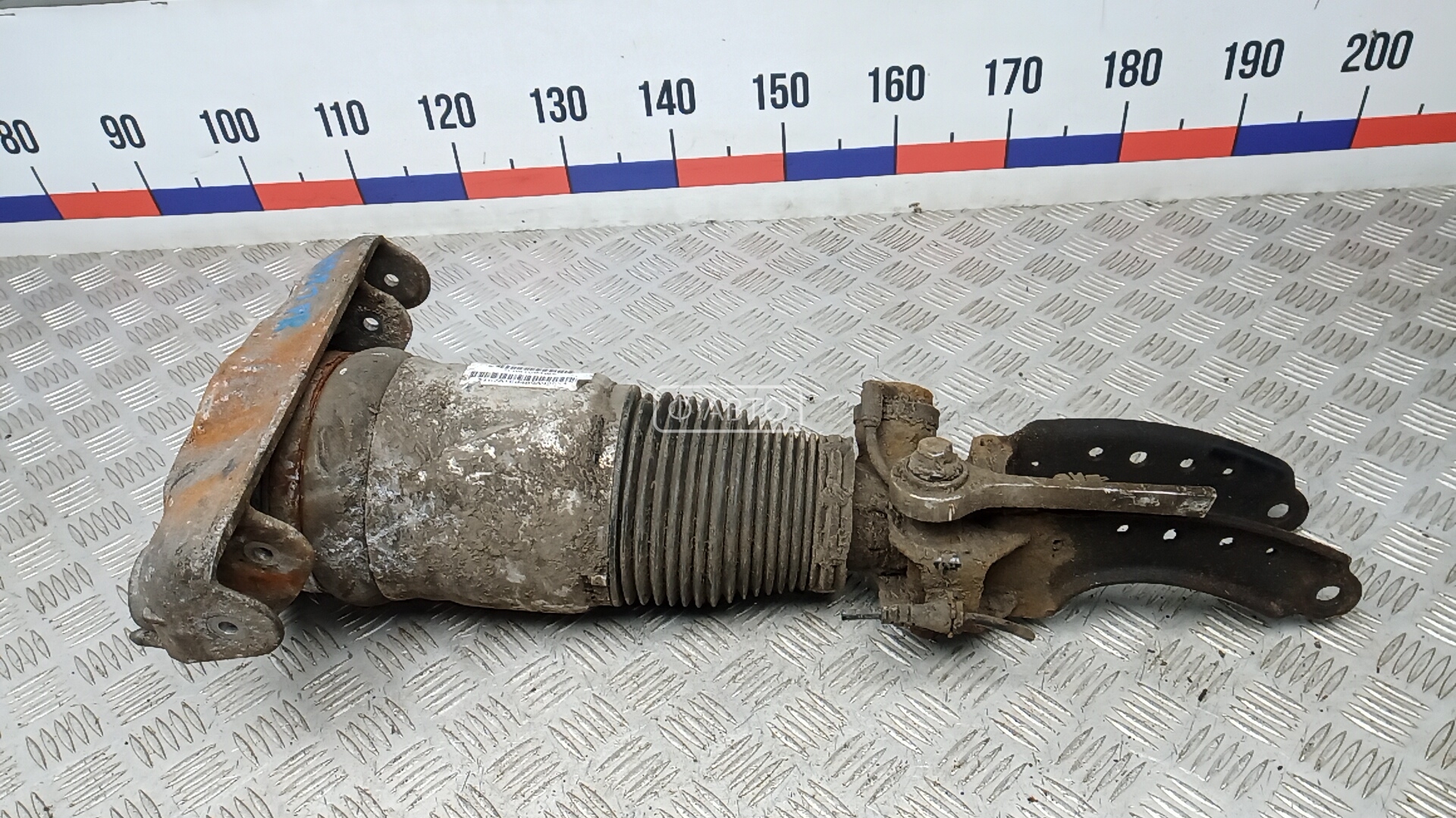 Стойка передняя правая