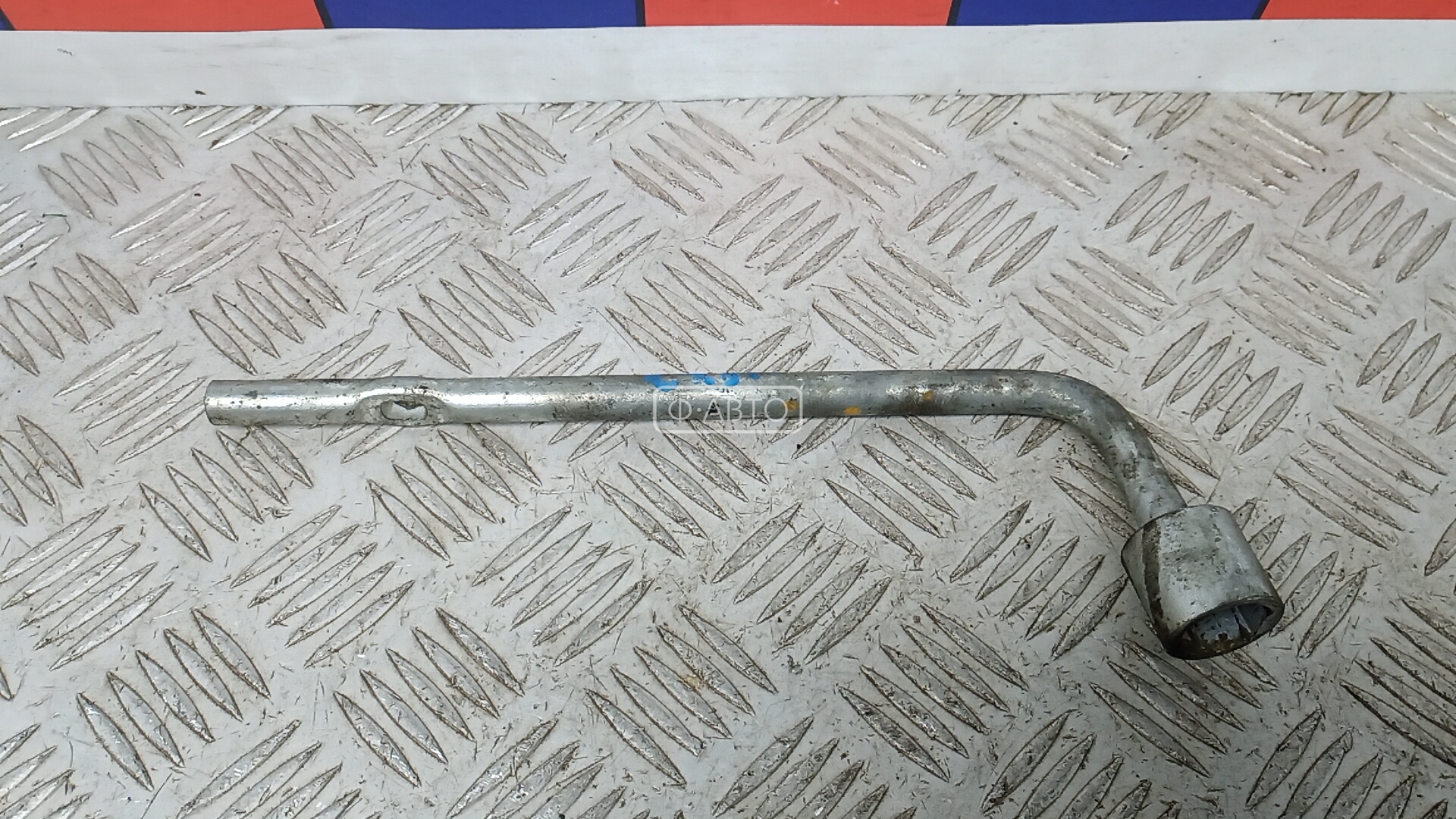 Ключ колесный