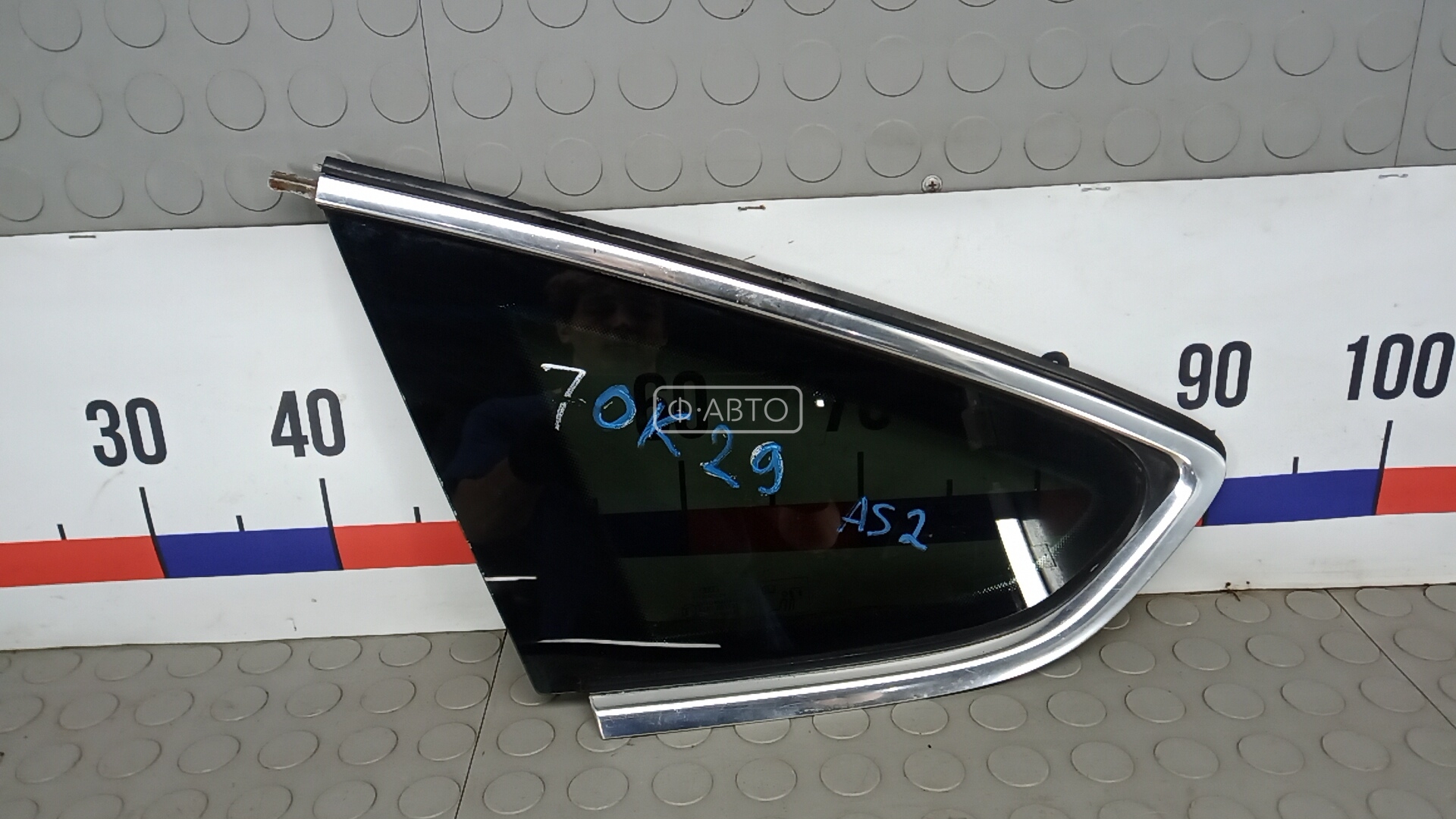 Стекло кузова боковое заднее левое