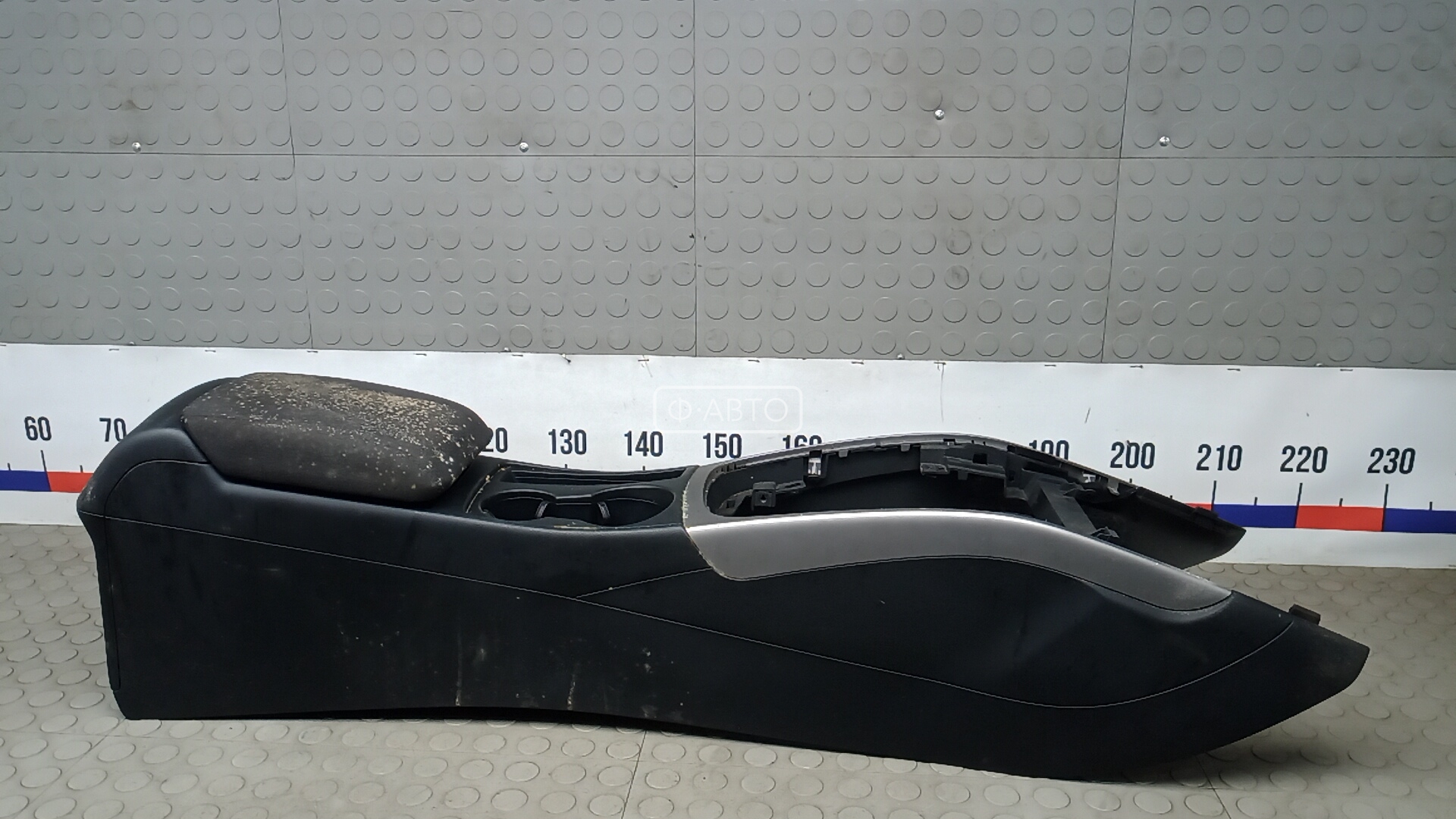 Подлокотник центральный