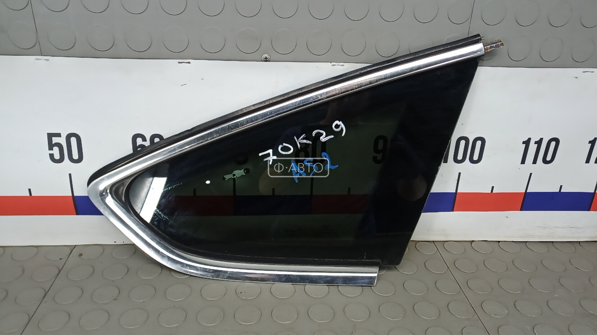 Стекло кузова боковое заднее правое